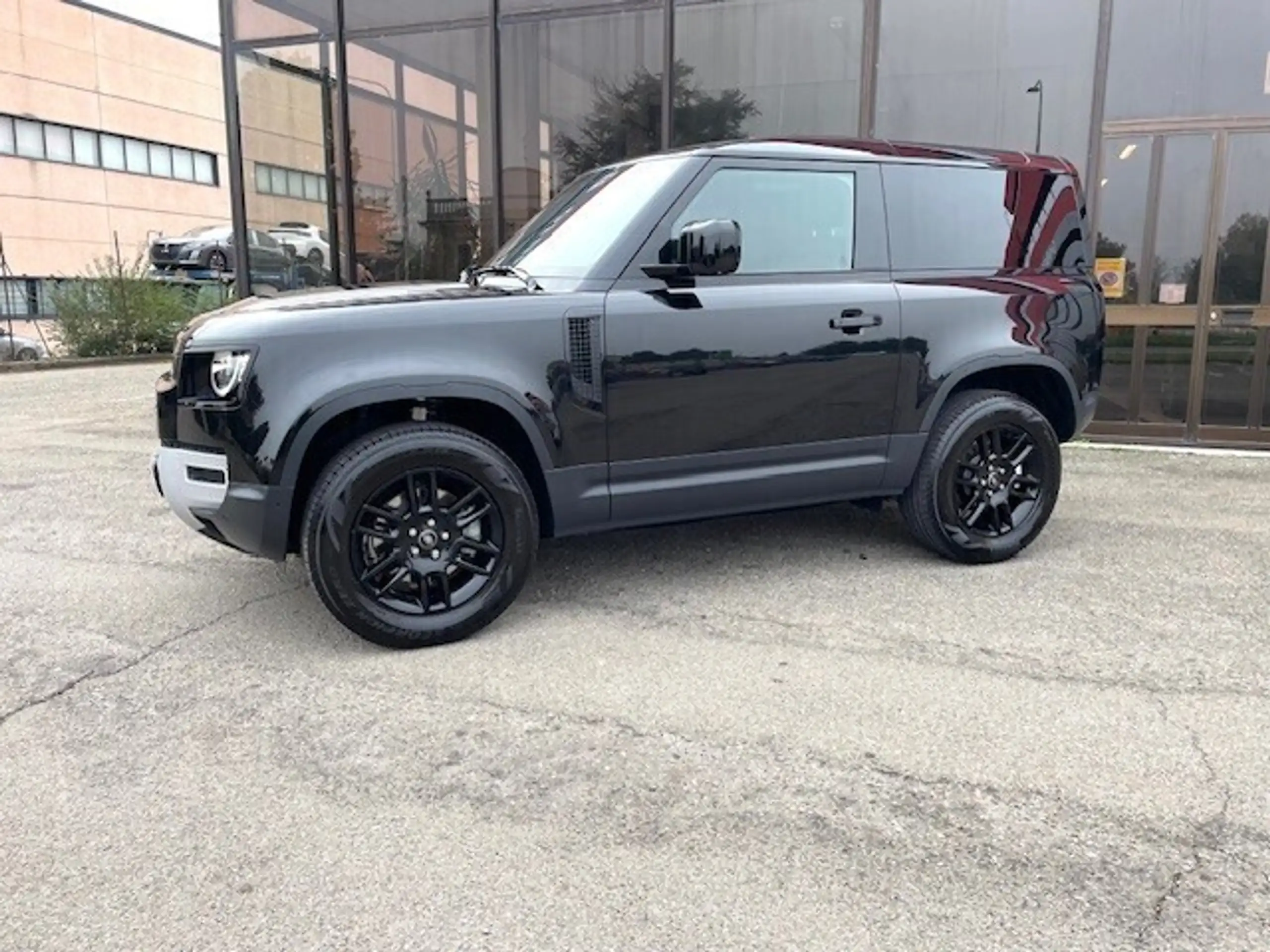 Land Rover - Defender