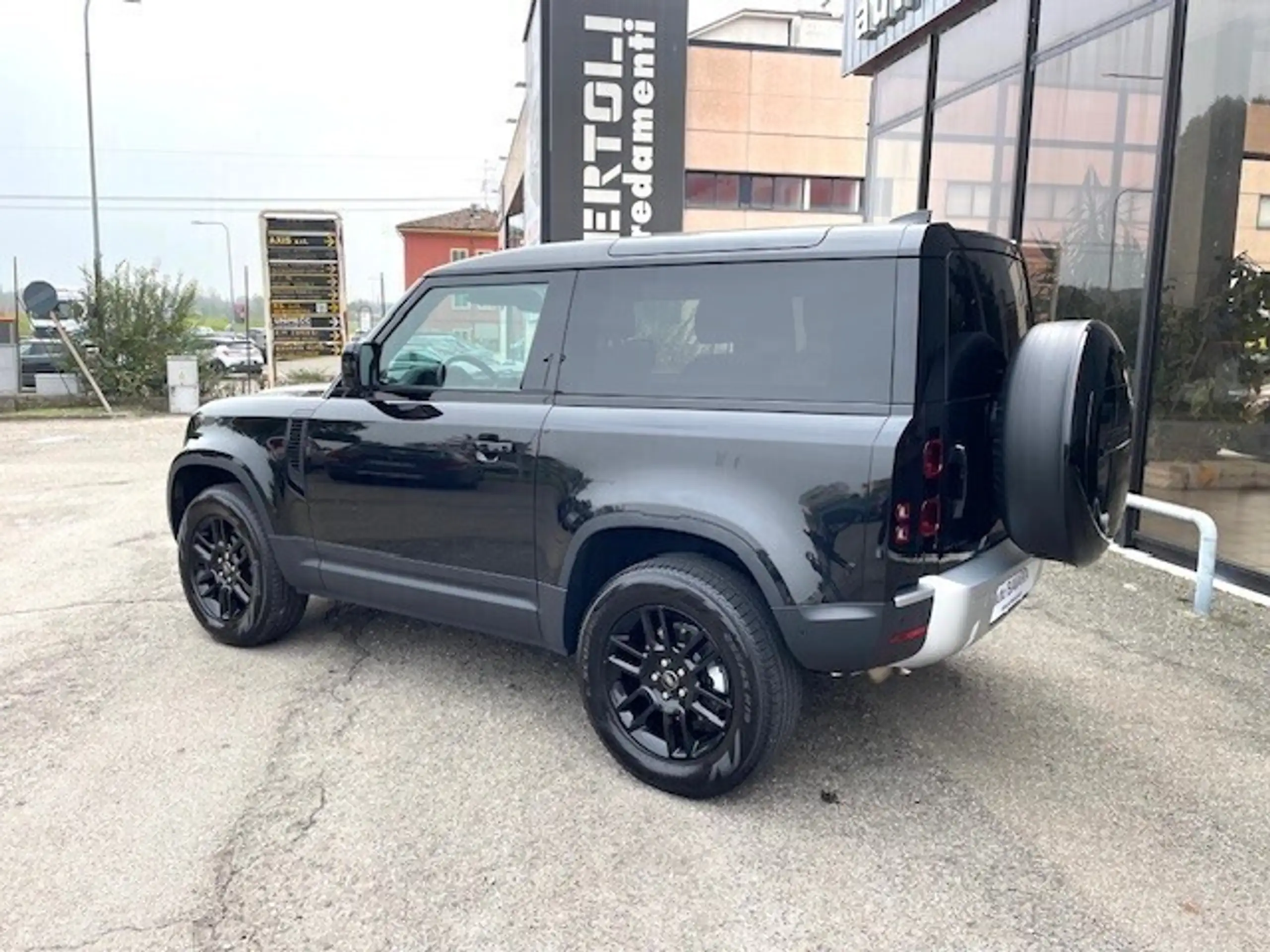 Land Rover - Defender