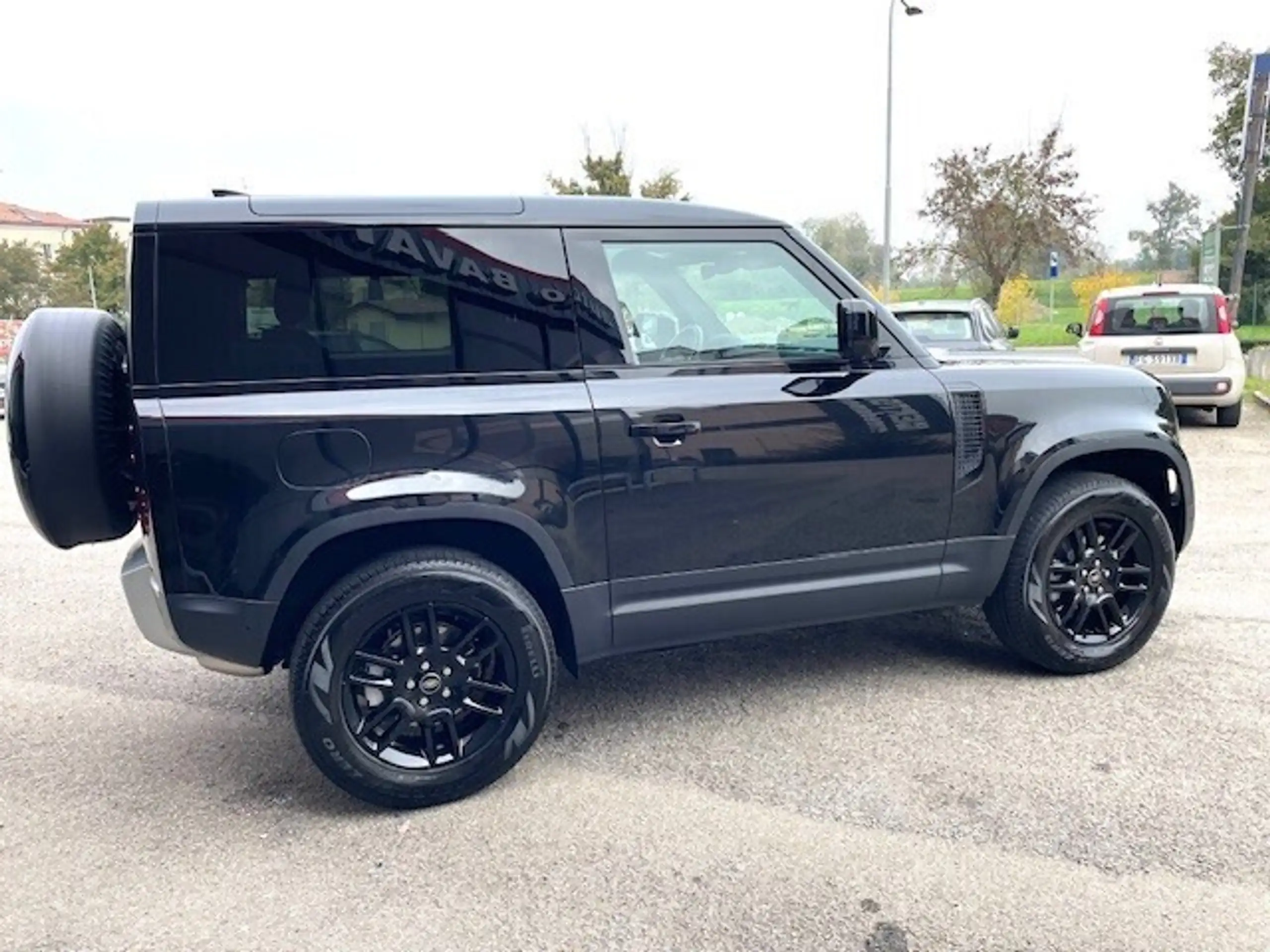 Land Rover - Defender