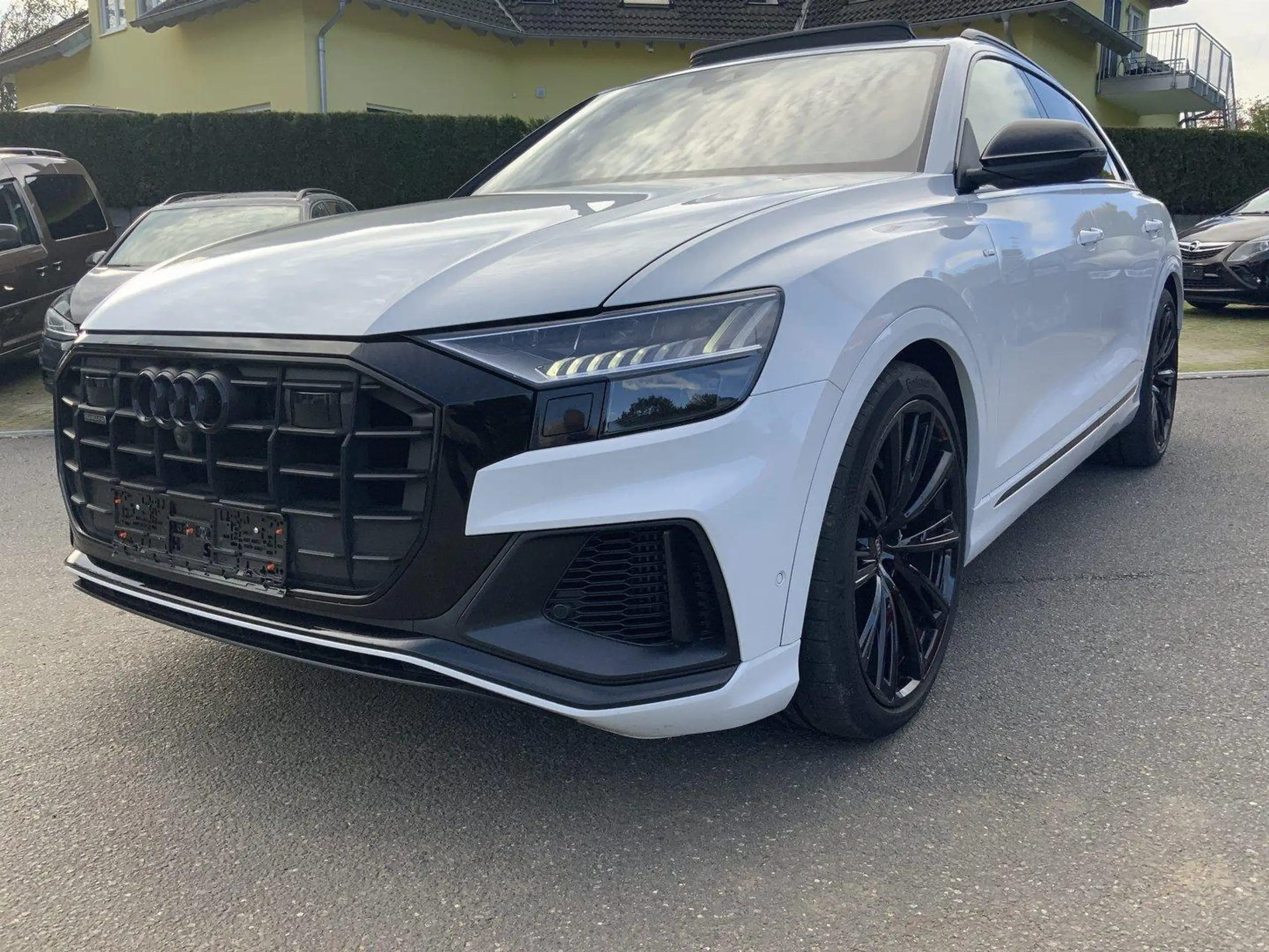 Audi - Q8