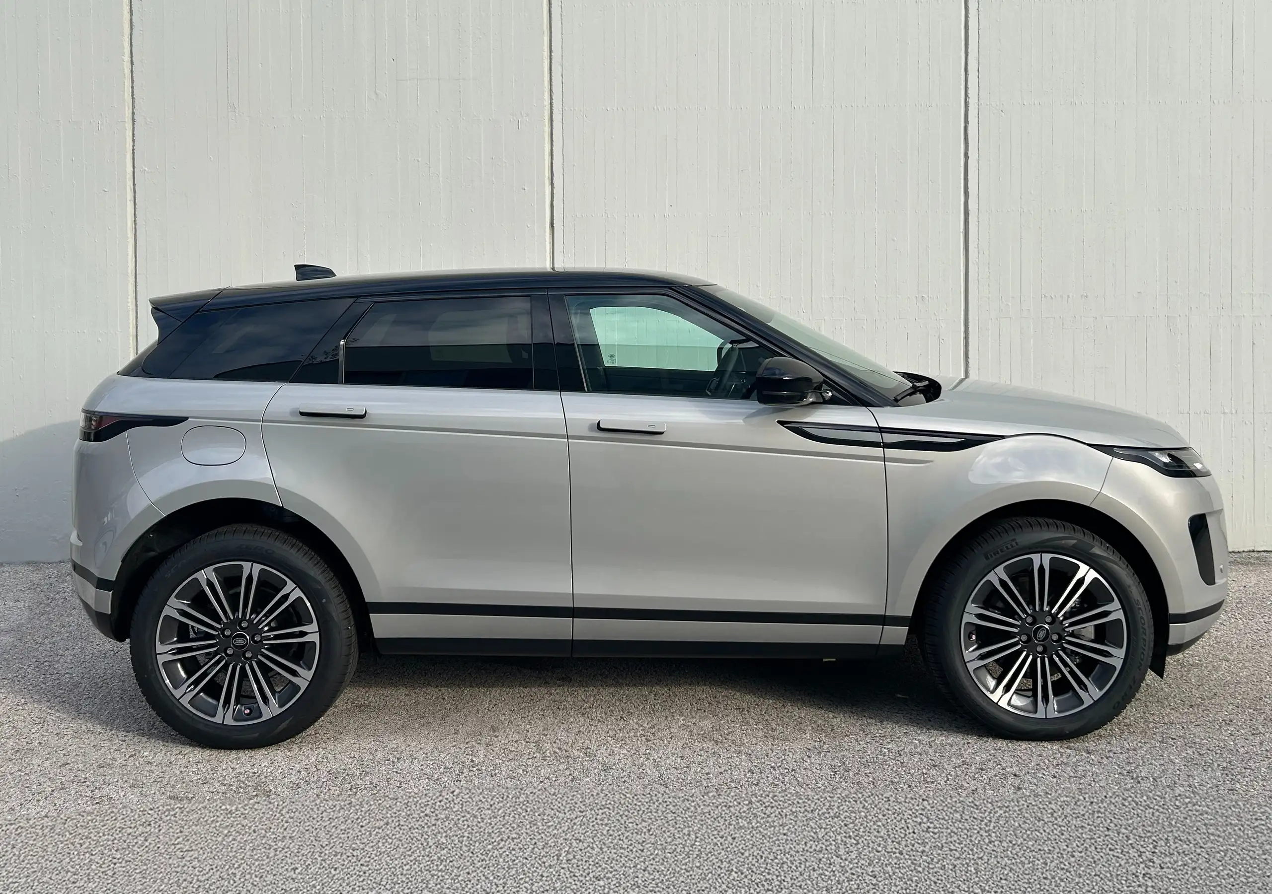 Land Rover - Range Rover Evoque