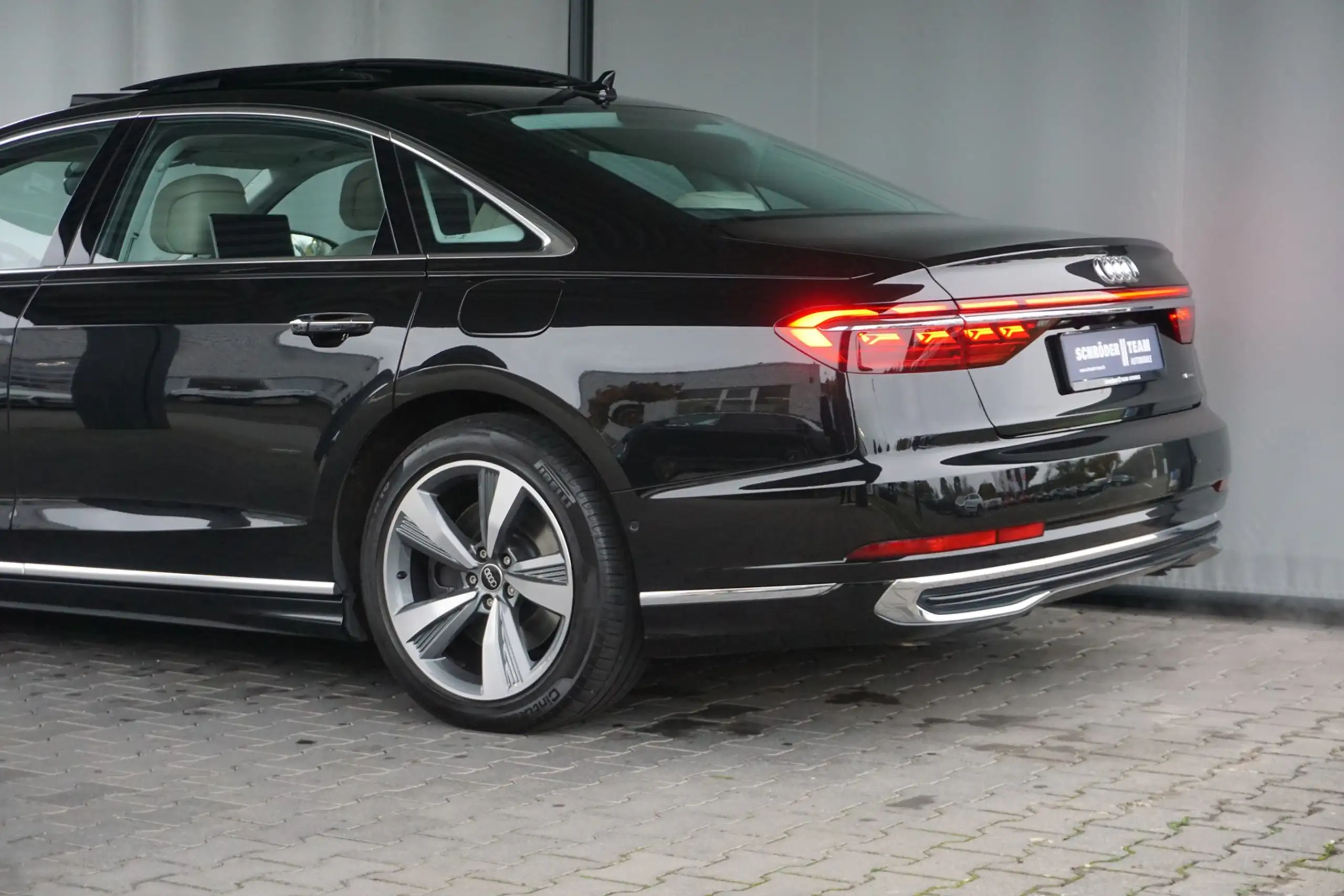 Audi - A8