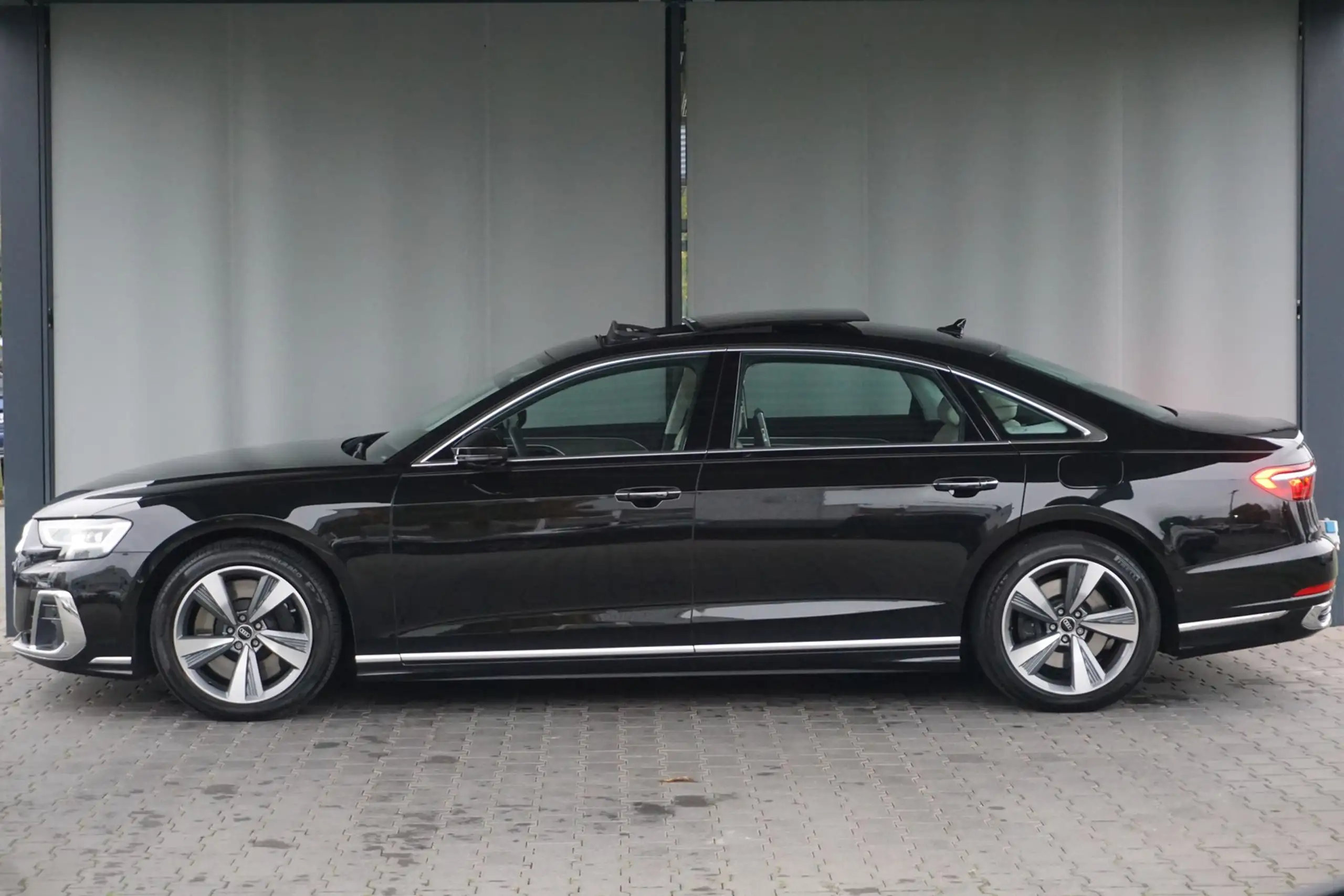 Audi - A8