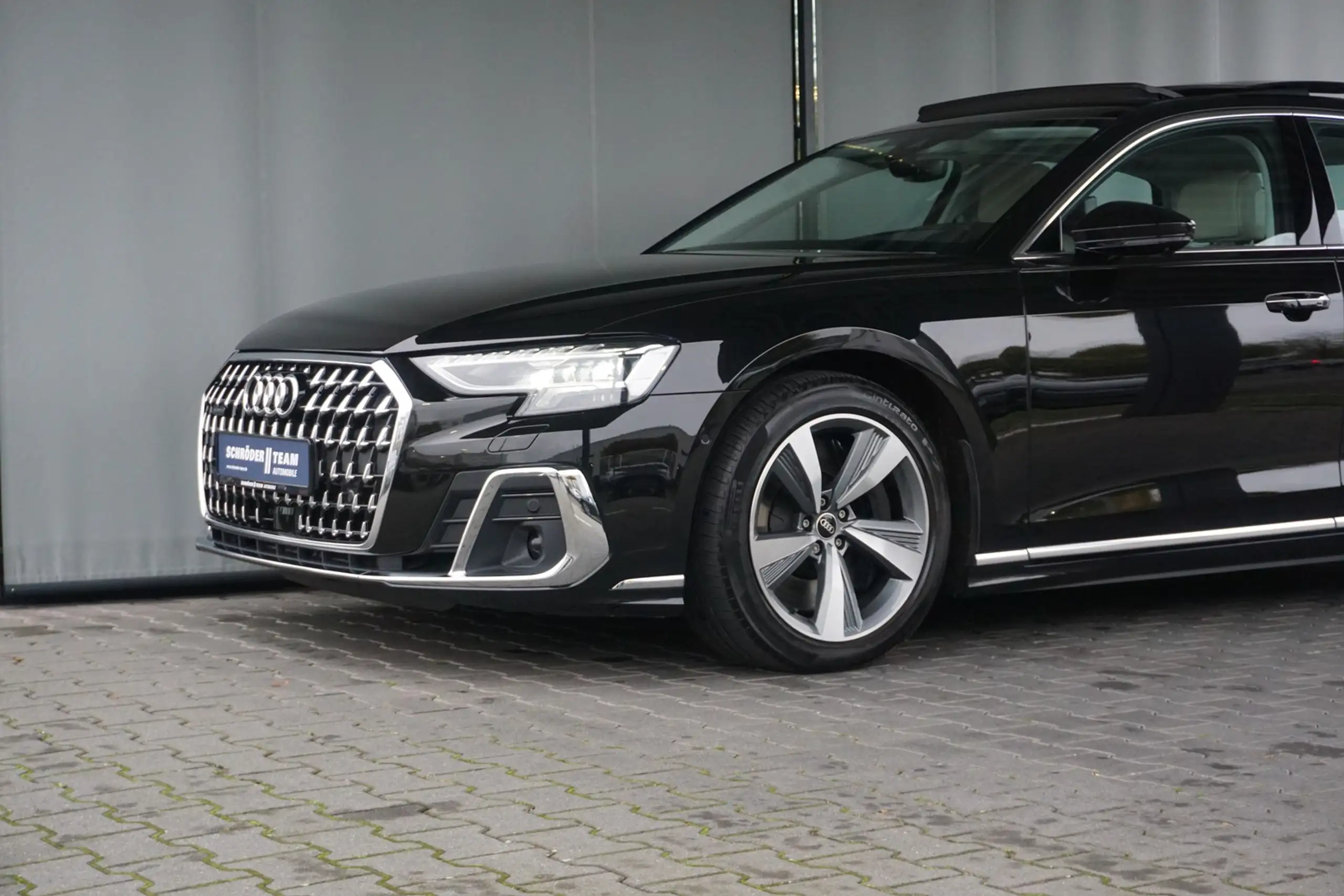 Audi - A8