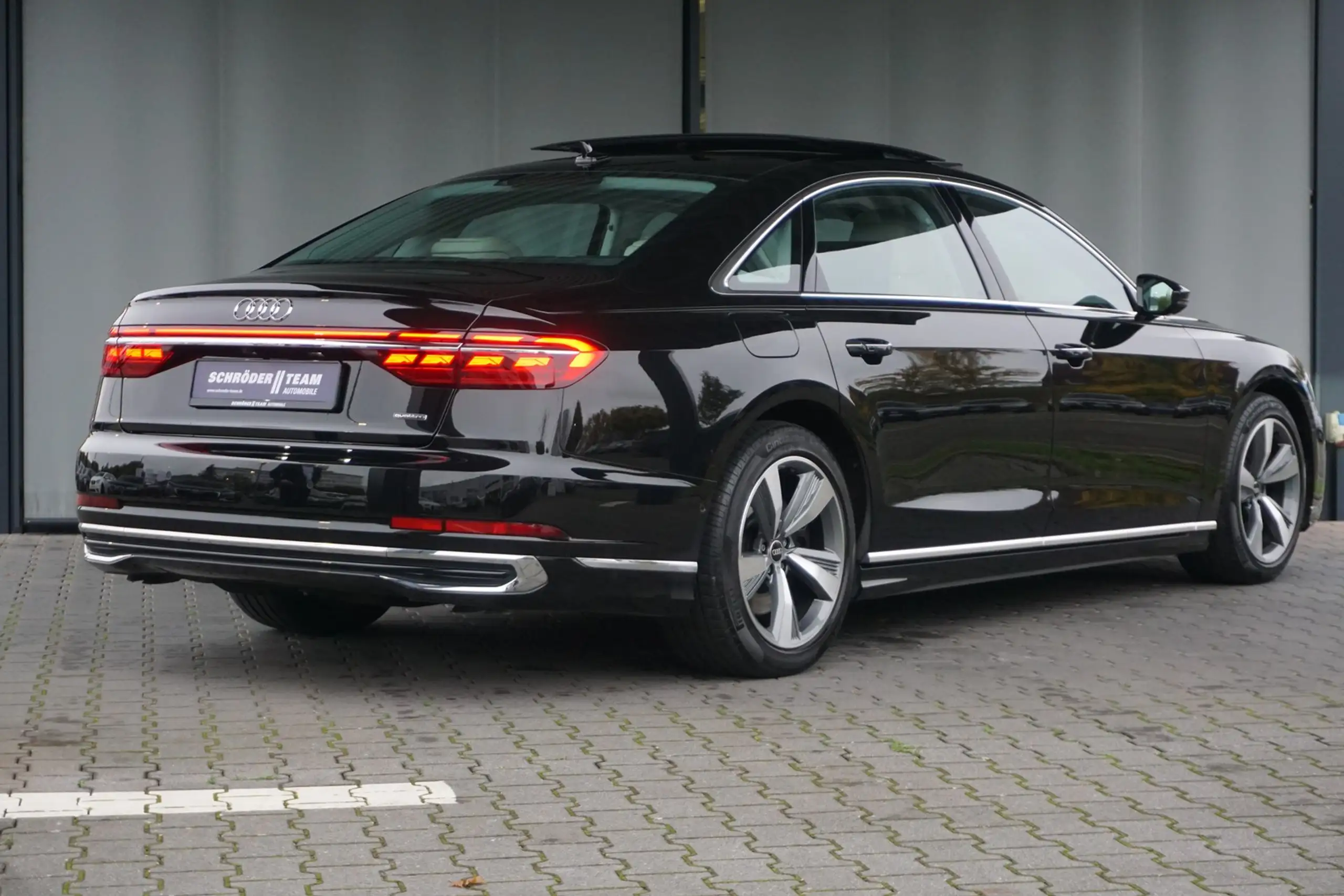 Audi - A8