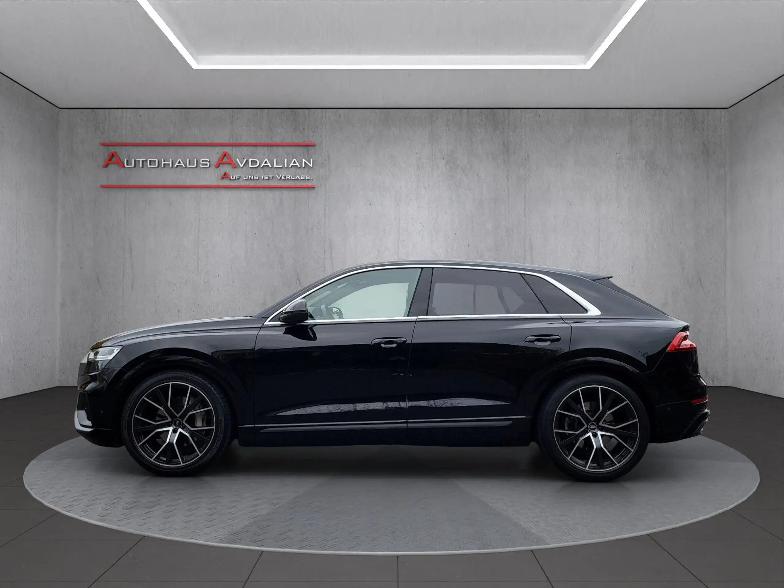 Audi - Q8