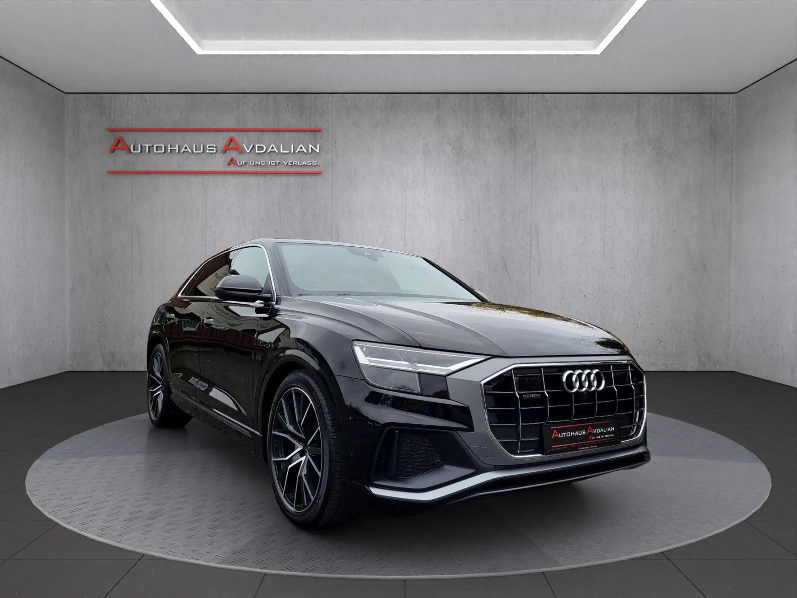 Audi - Q8