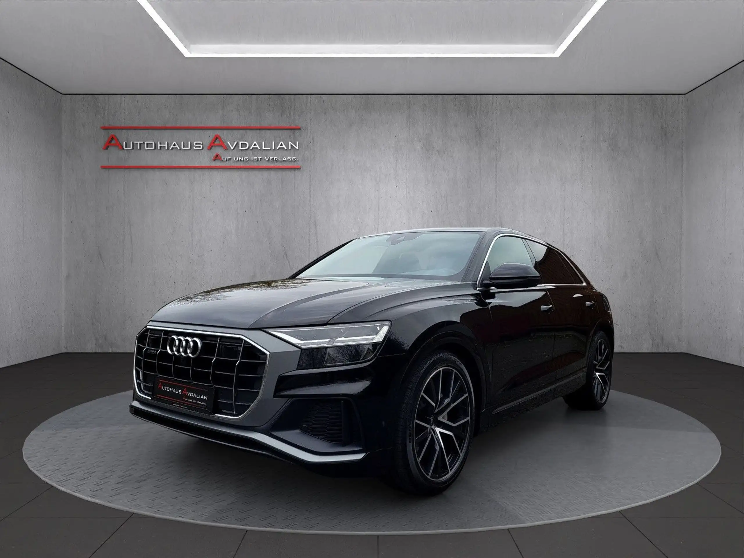 Audi - Q8