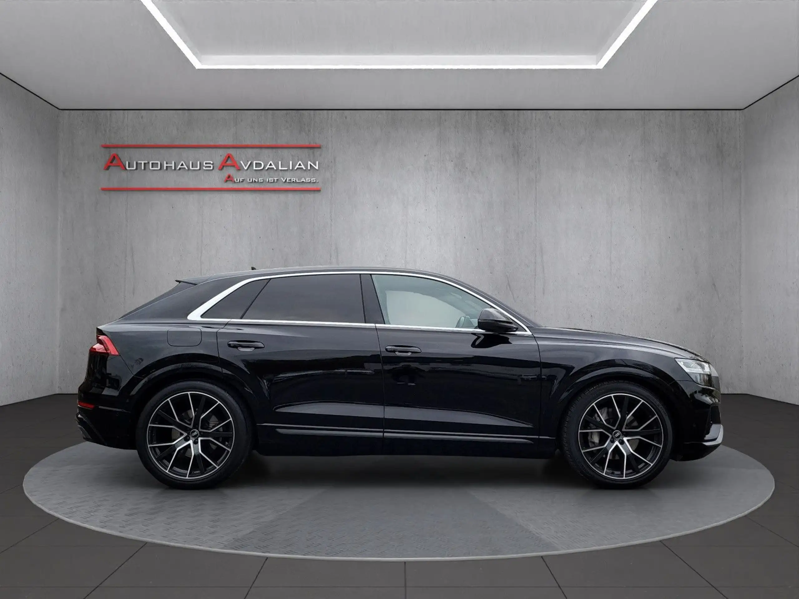 Audi - Q8