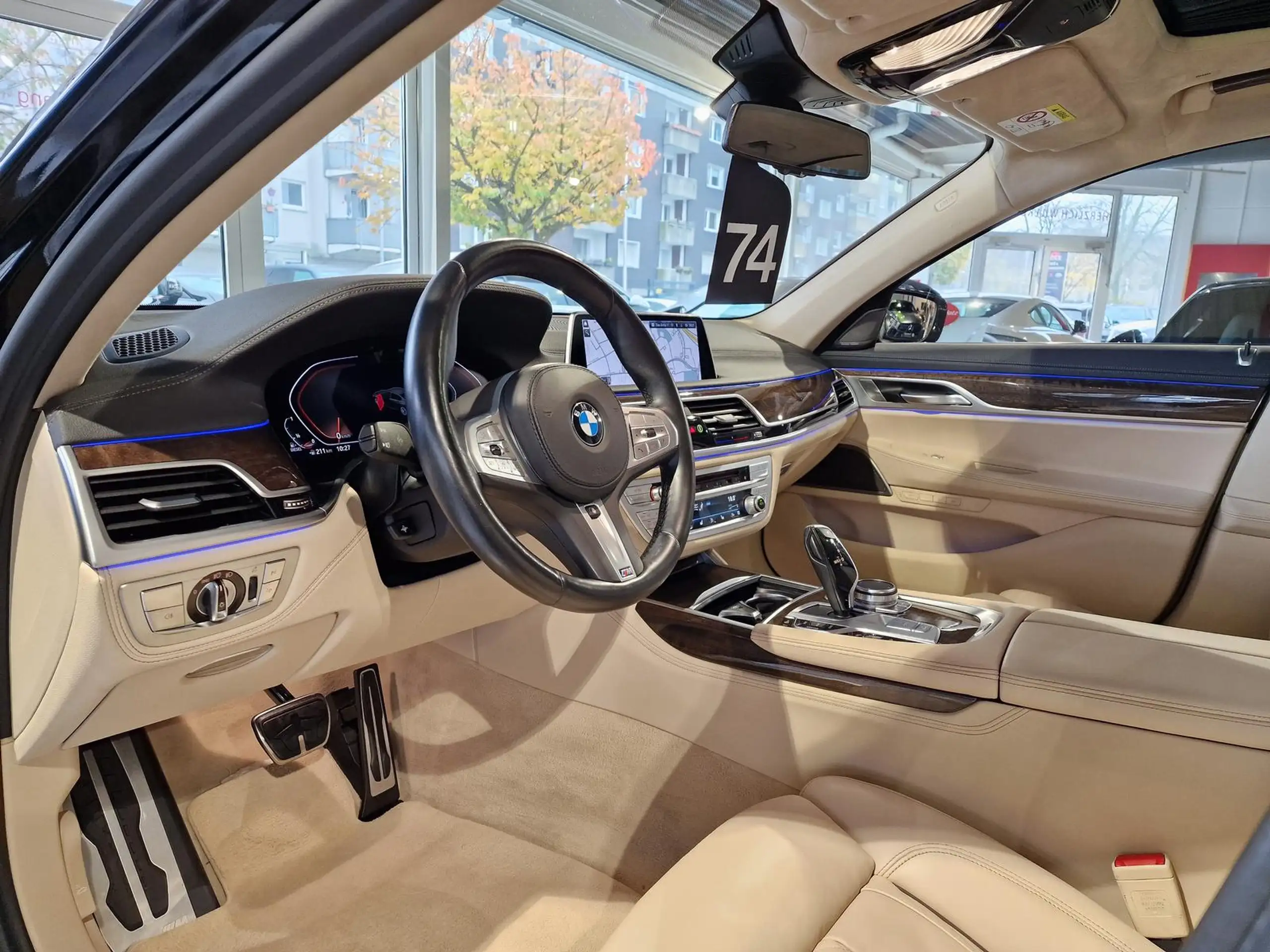 BMW - 740