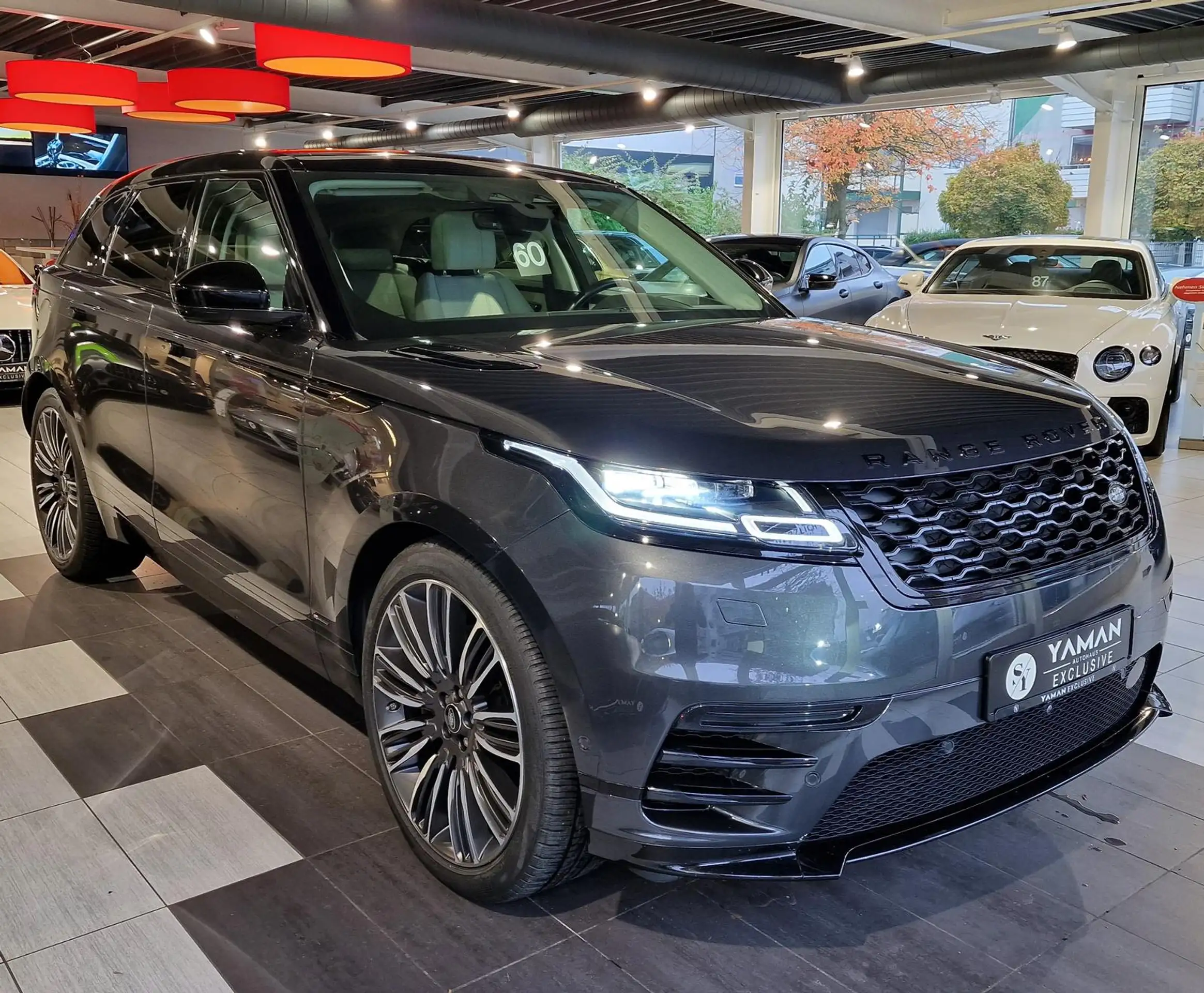 Land Rover - Range Rover Velar