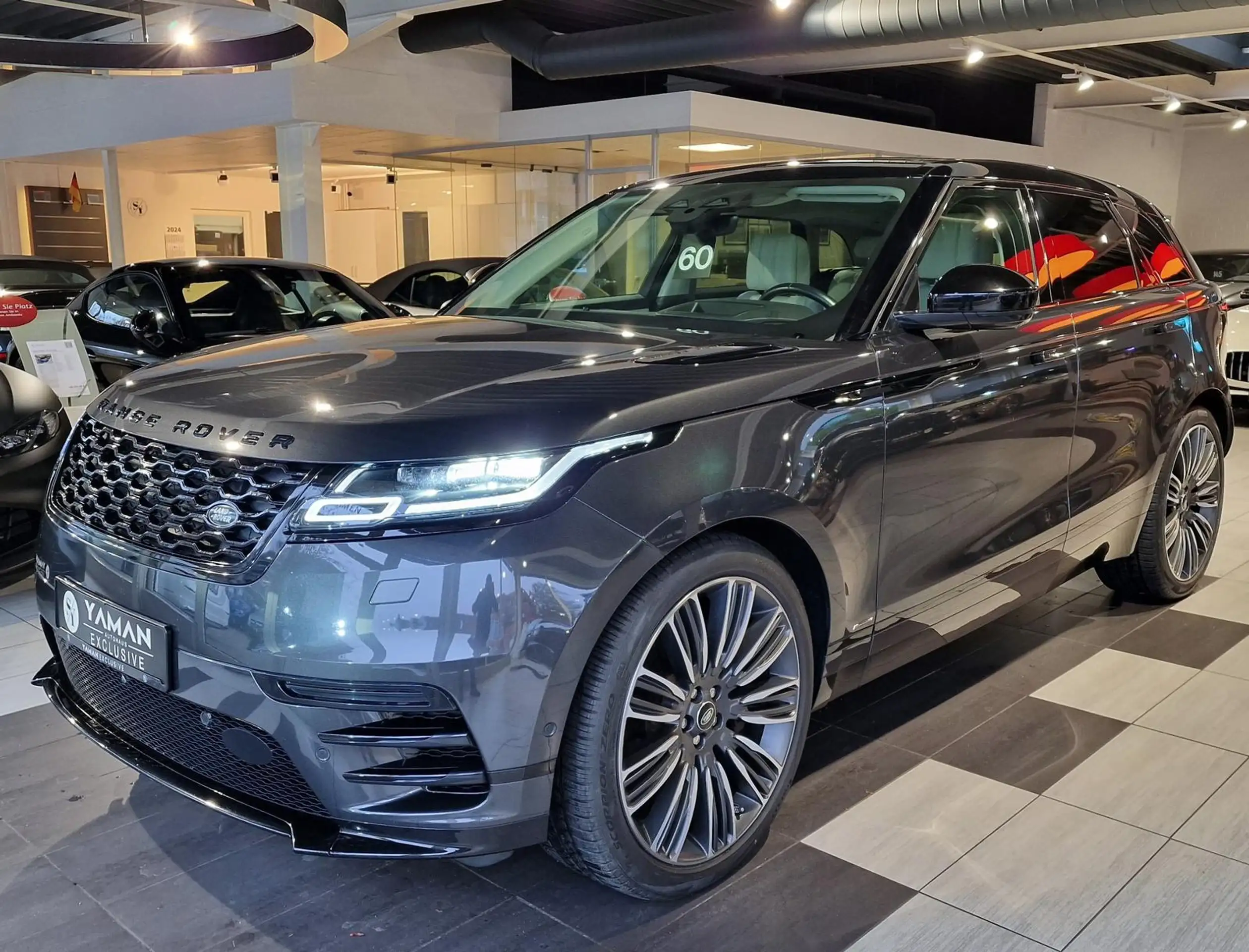 Land Rover - Range Rover Velar