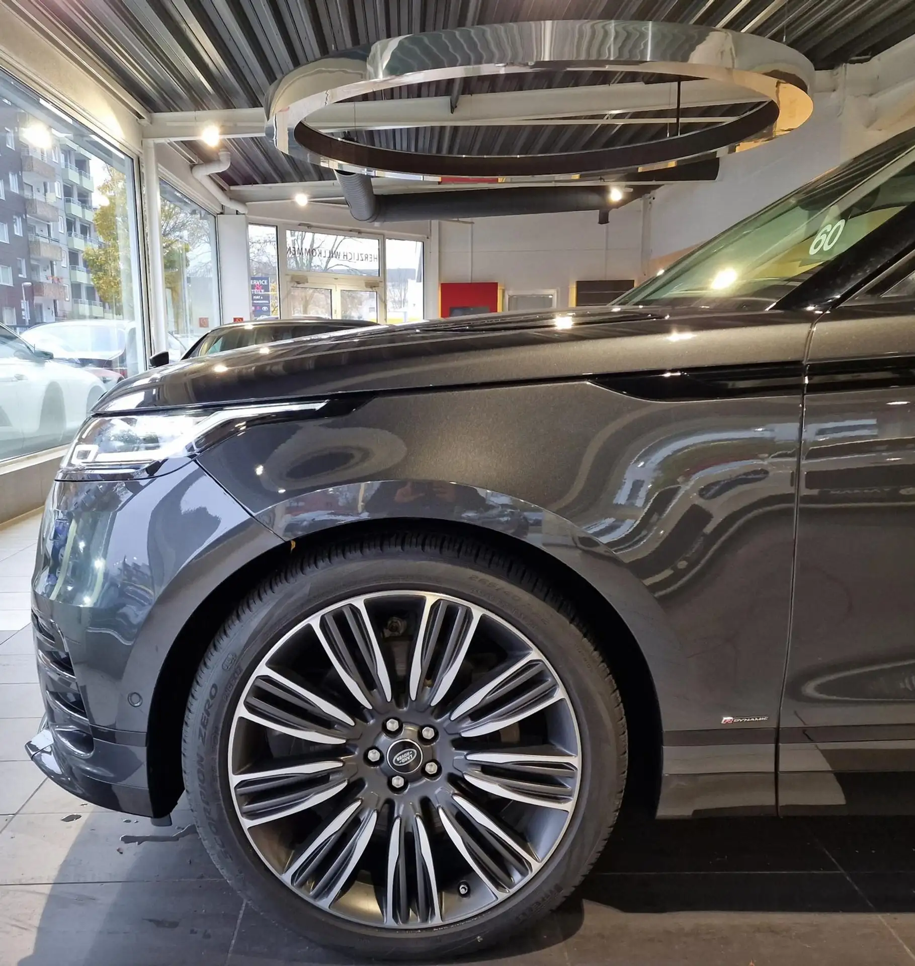 Land Rover - Range Rover Velar