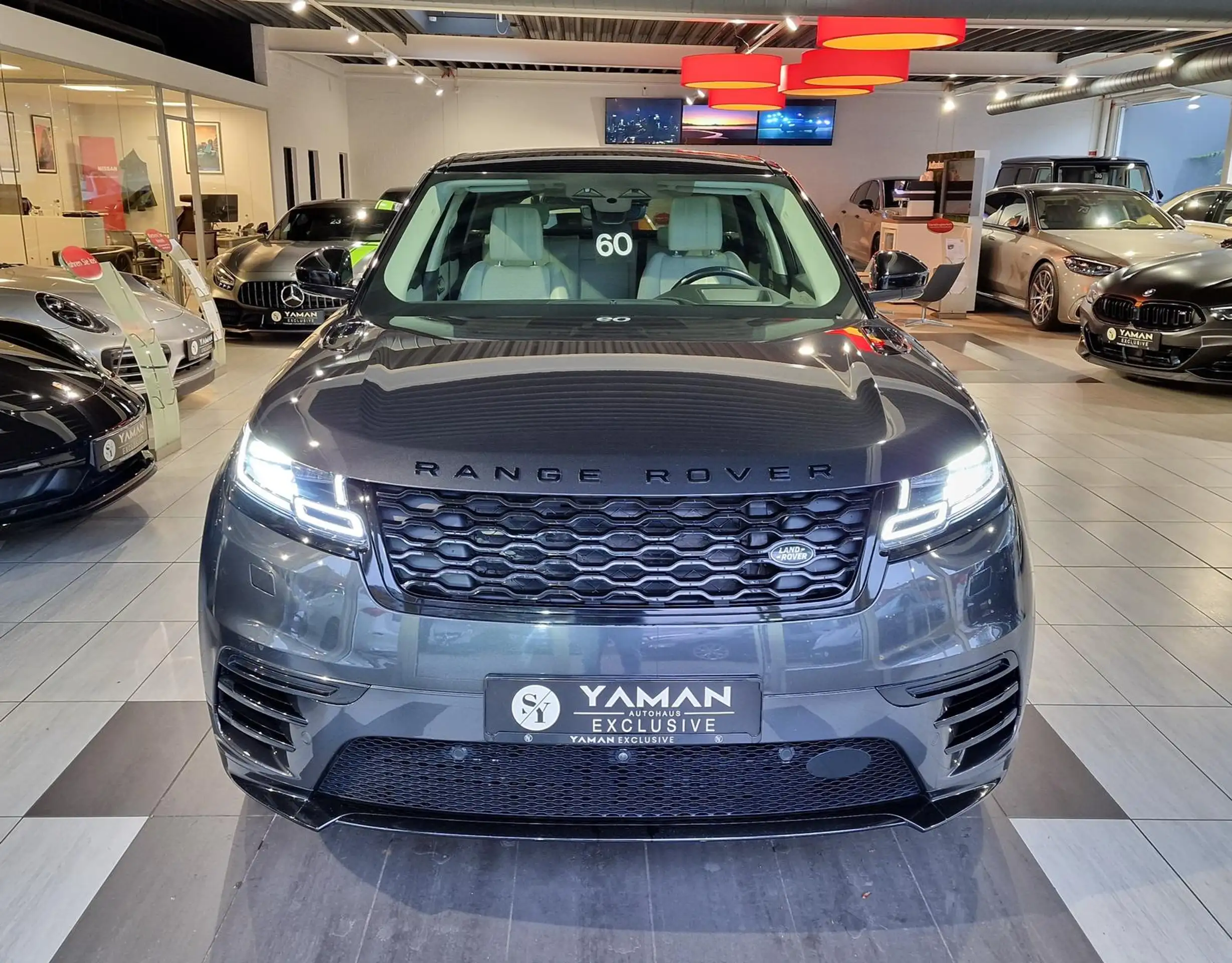 Land Rover - Range Rover Velar