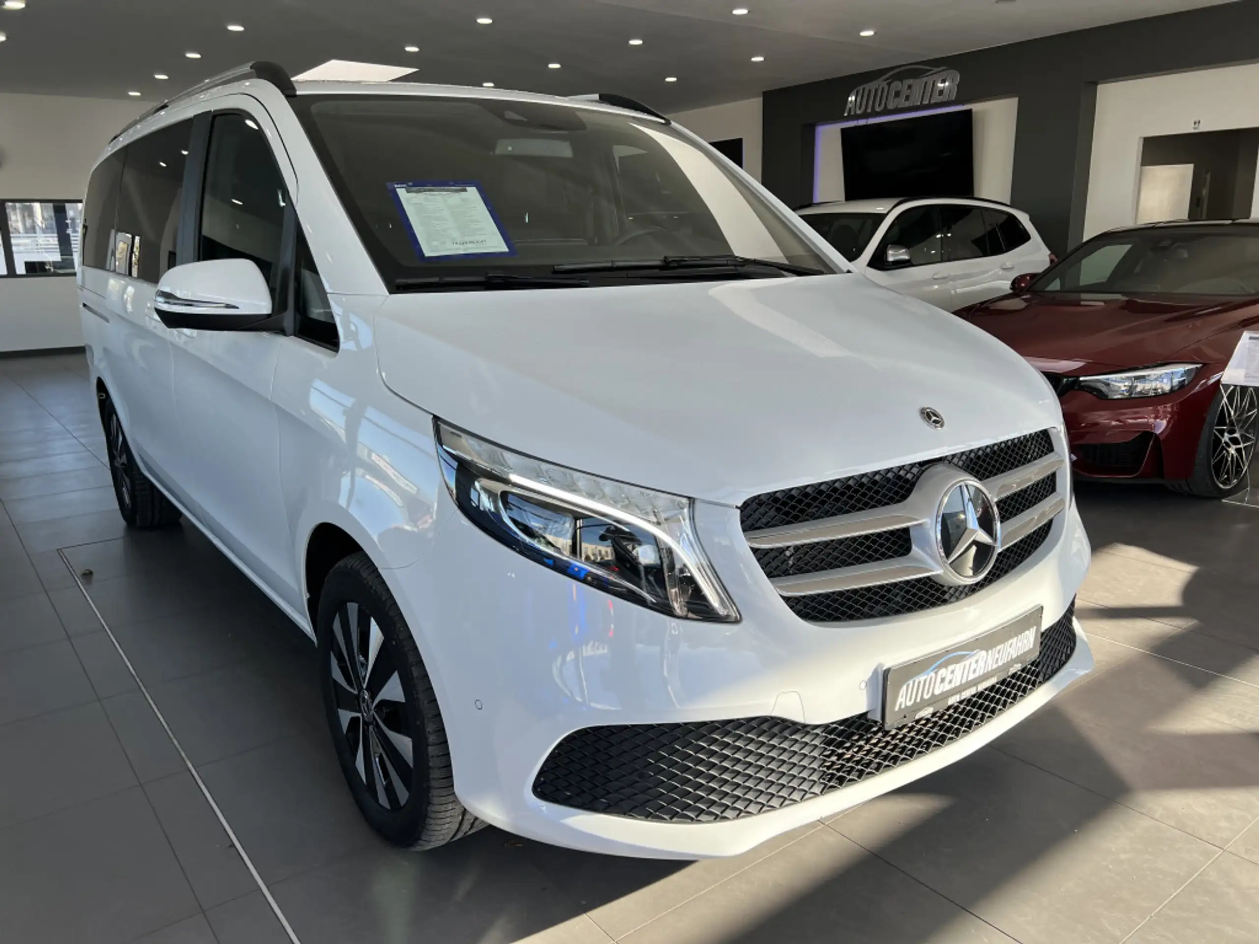 Mercedes-Benz - V 250