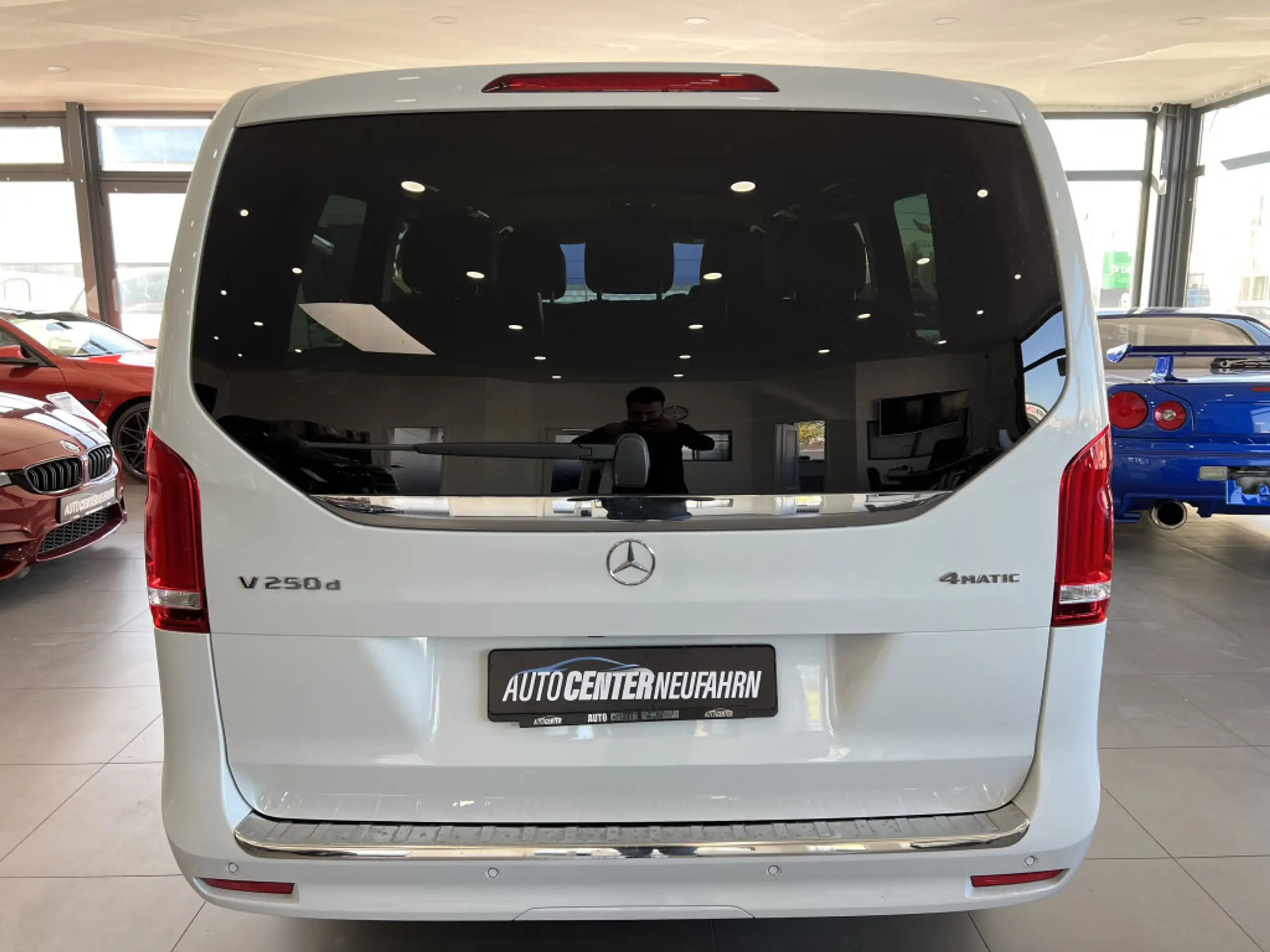 Mercedes-Benz - V 250