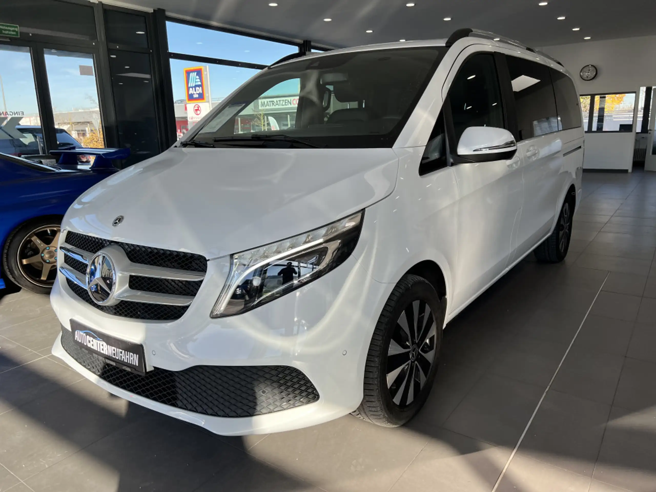 Mercedes-Benz - V 250