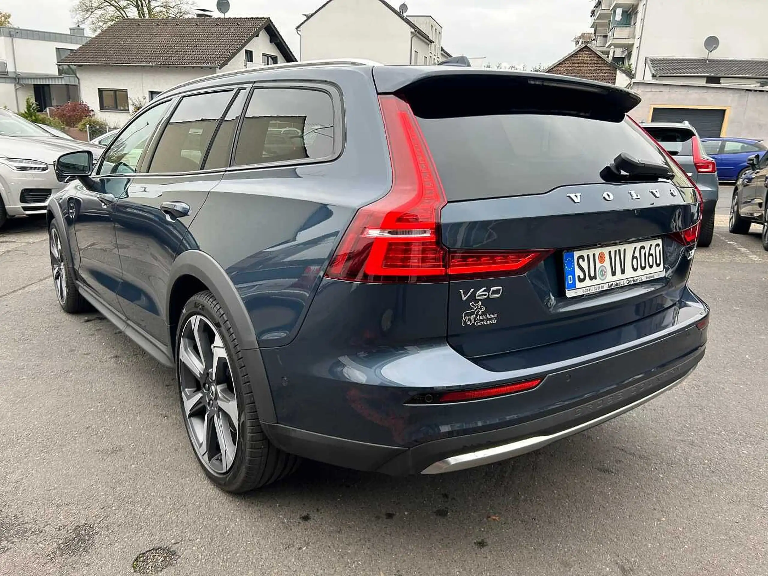 Volvo - V60 Cross Country