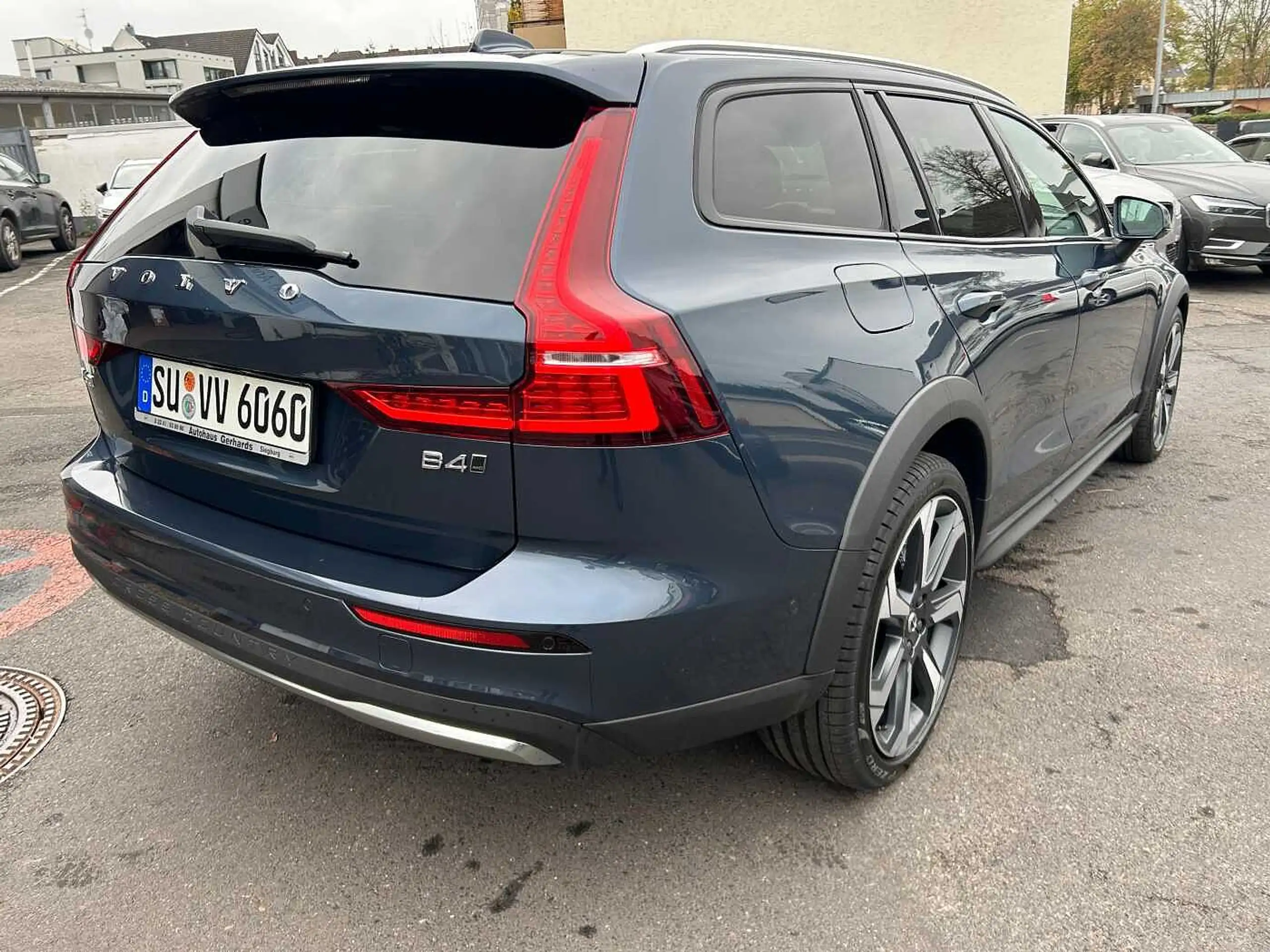 Volvo - V60 Cross Country