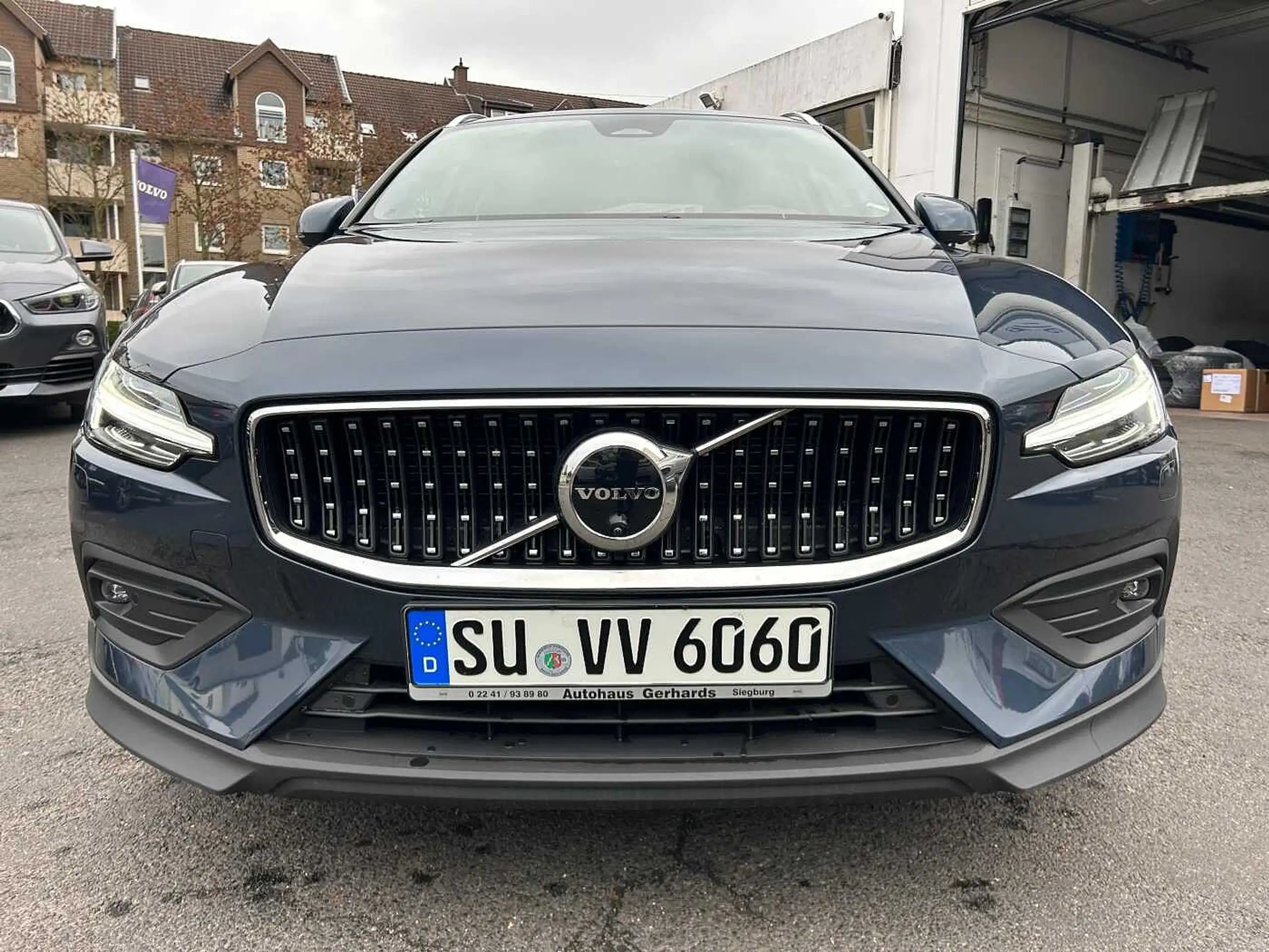 Volvo - V60 Cross Country