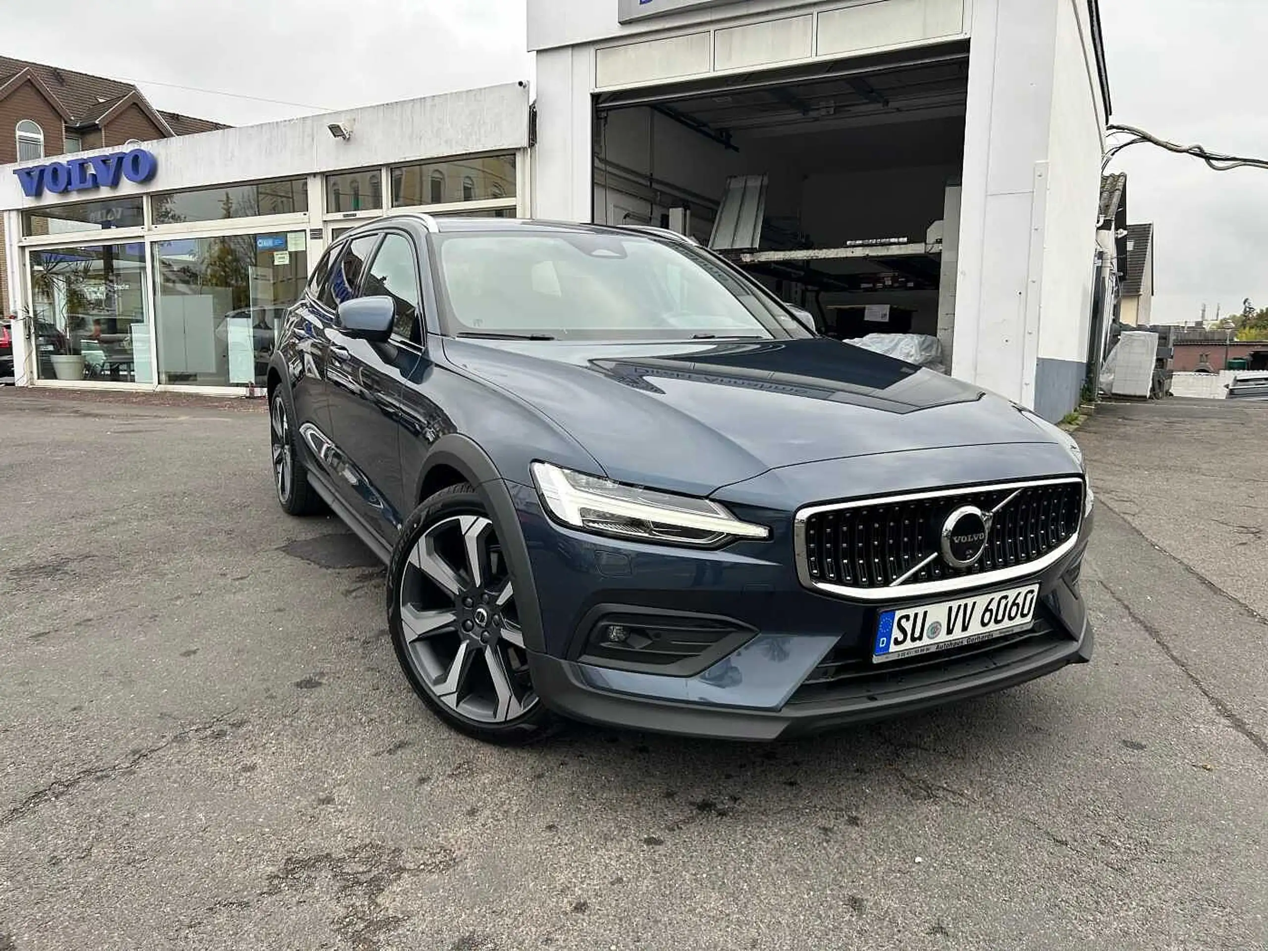 Volvo - V60 Cross Country