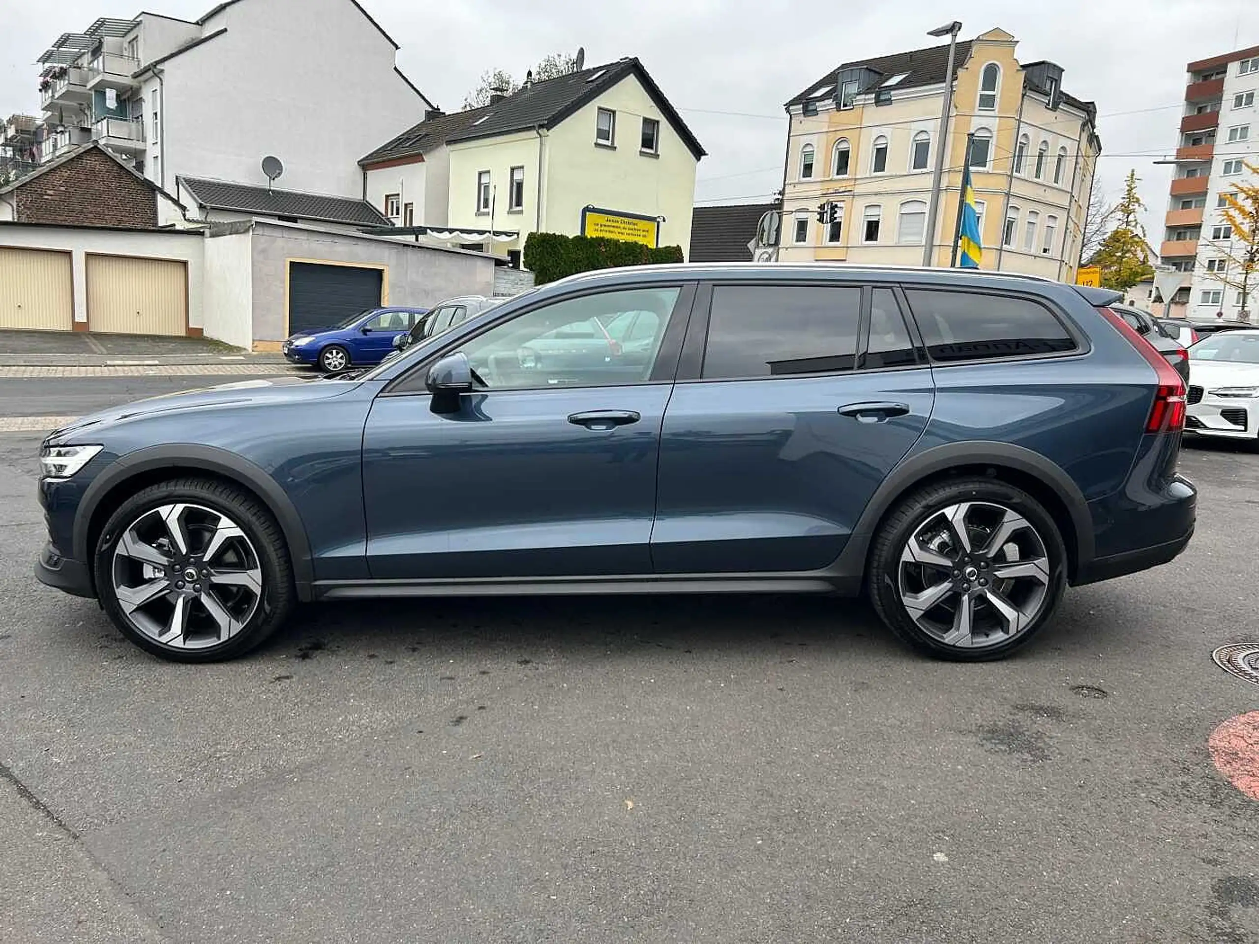 Volvo - V60 Cross Country