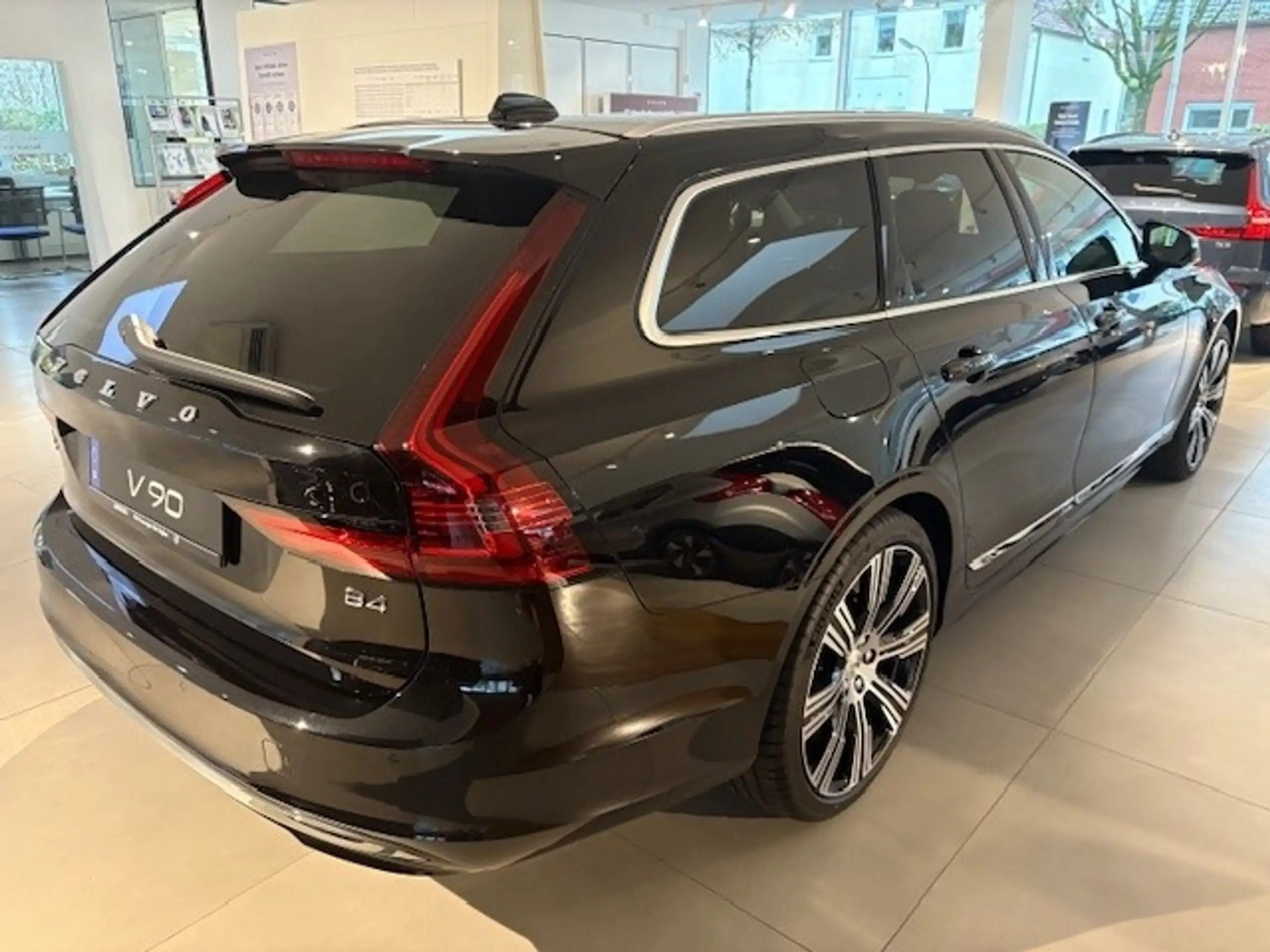 Volvo - V90