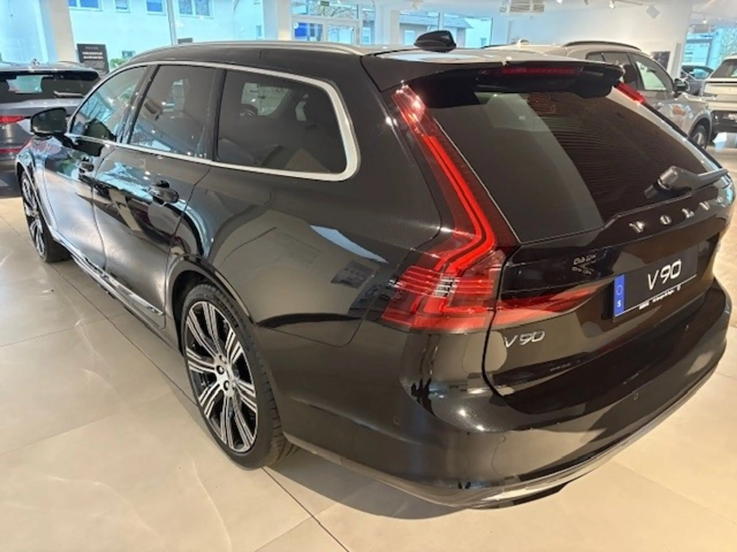 Volvo - V90