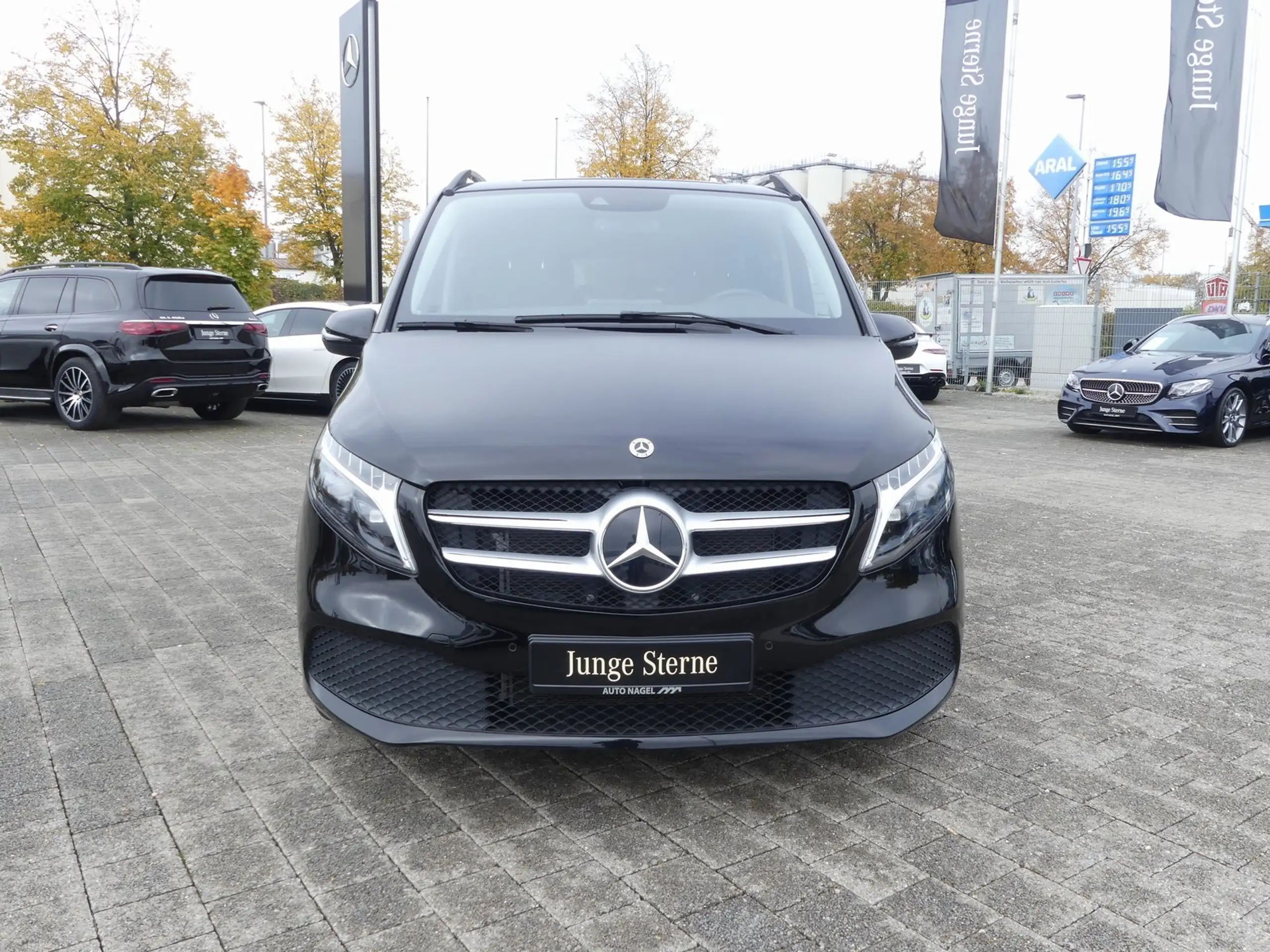 Mercedes-Benz - V 300