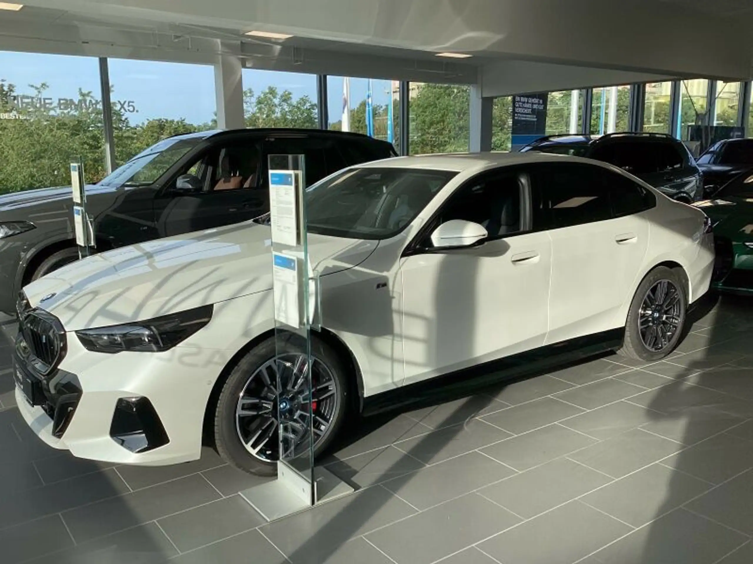 BMW - i5