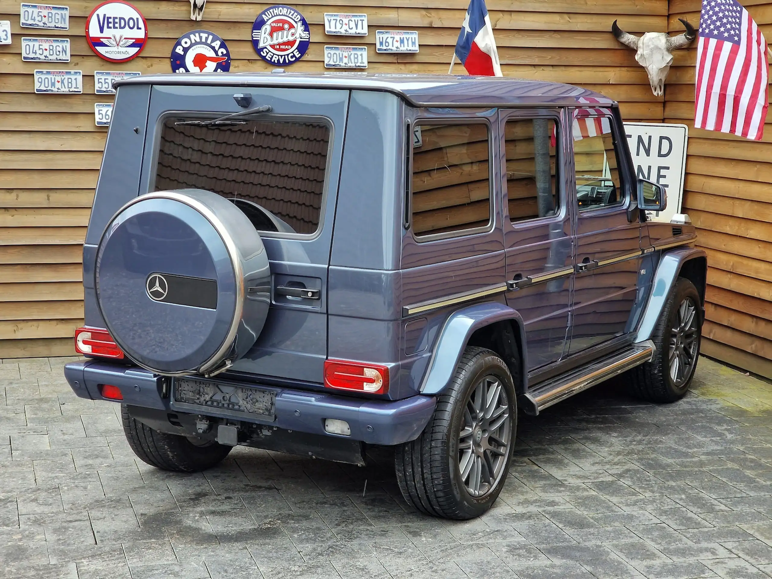 Mercedes-Benz - G 500