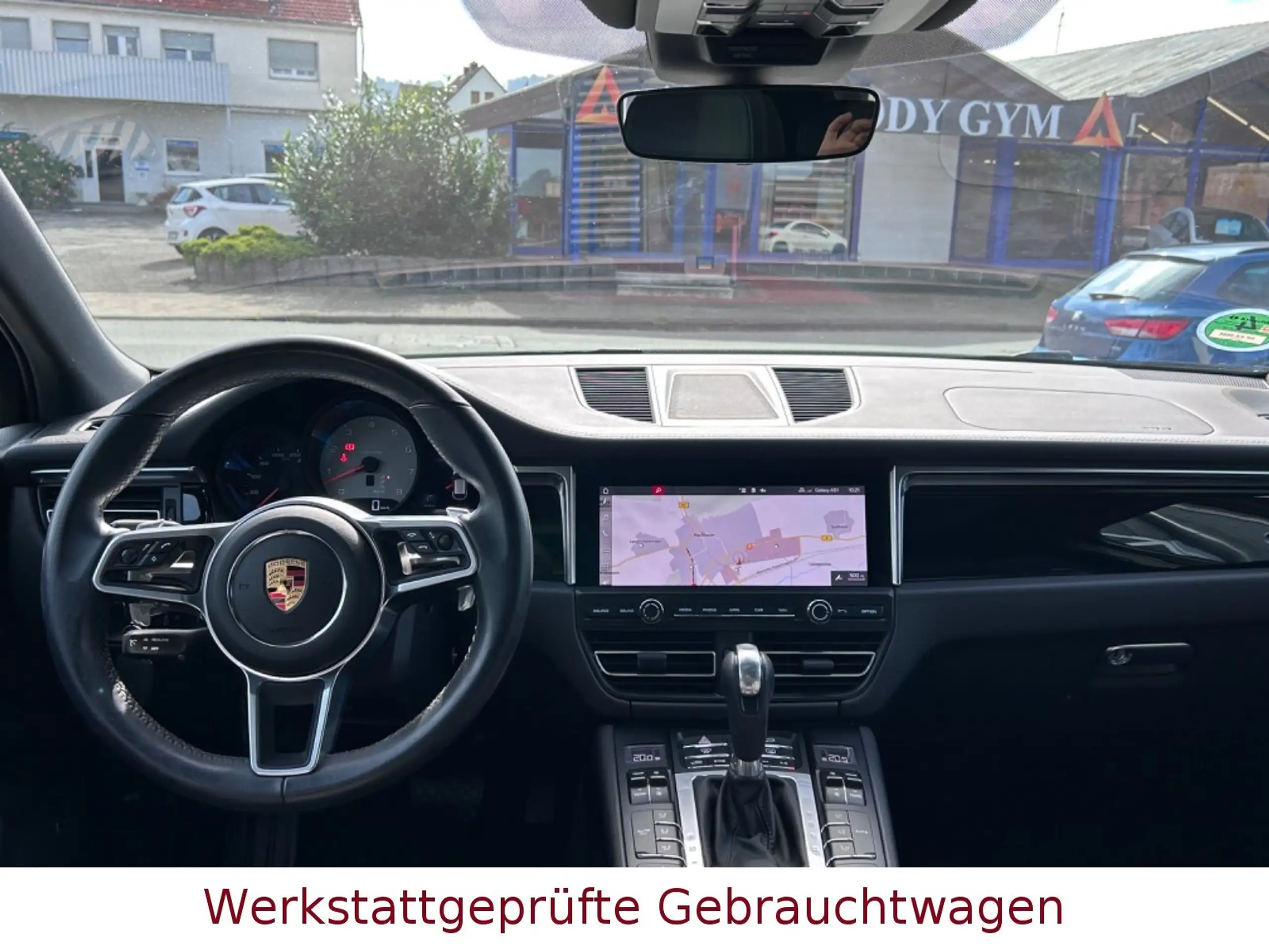 Porsche - Macan