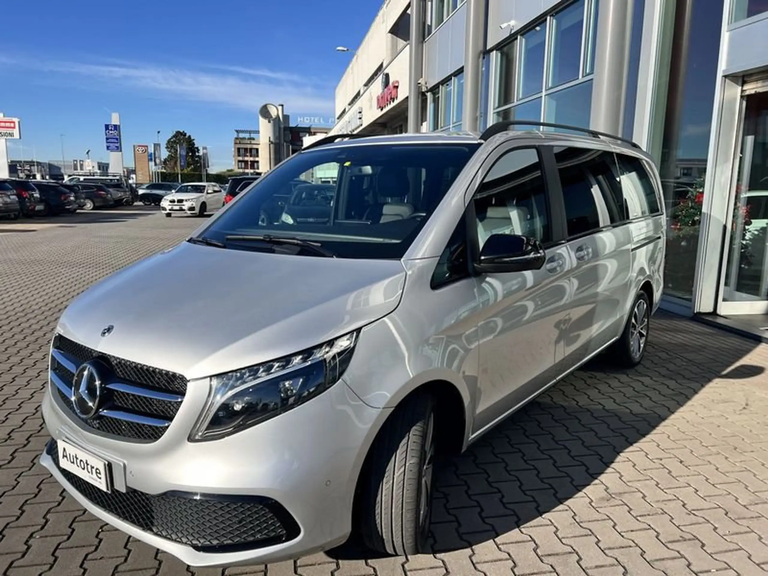 Mercedes-Benz - V 250