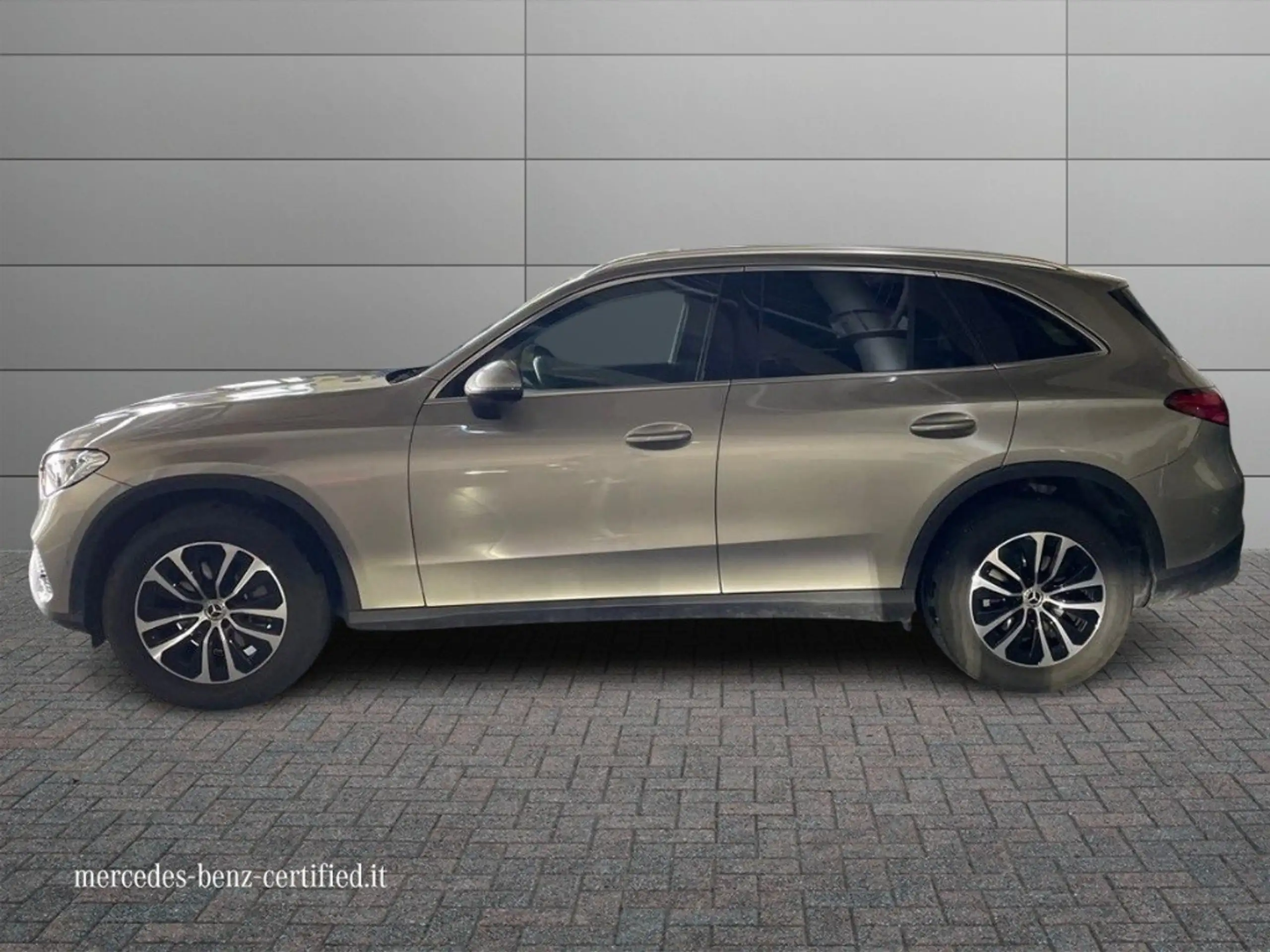 Mercedes-Benz - GLC 220