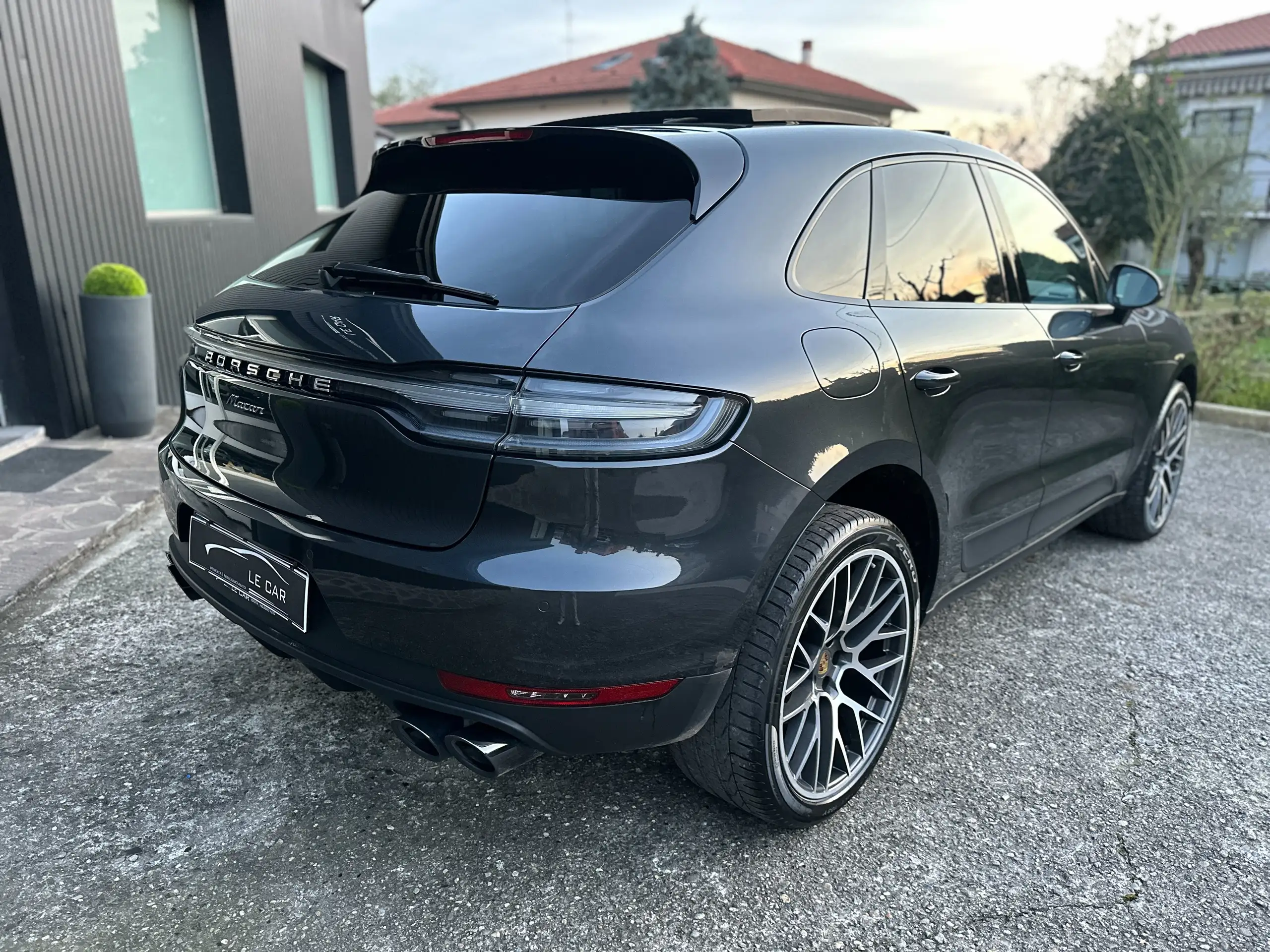 Porsche - Macan