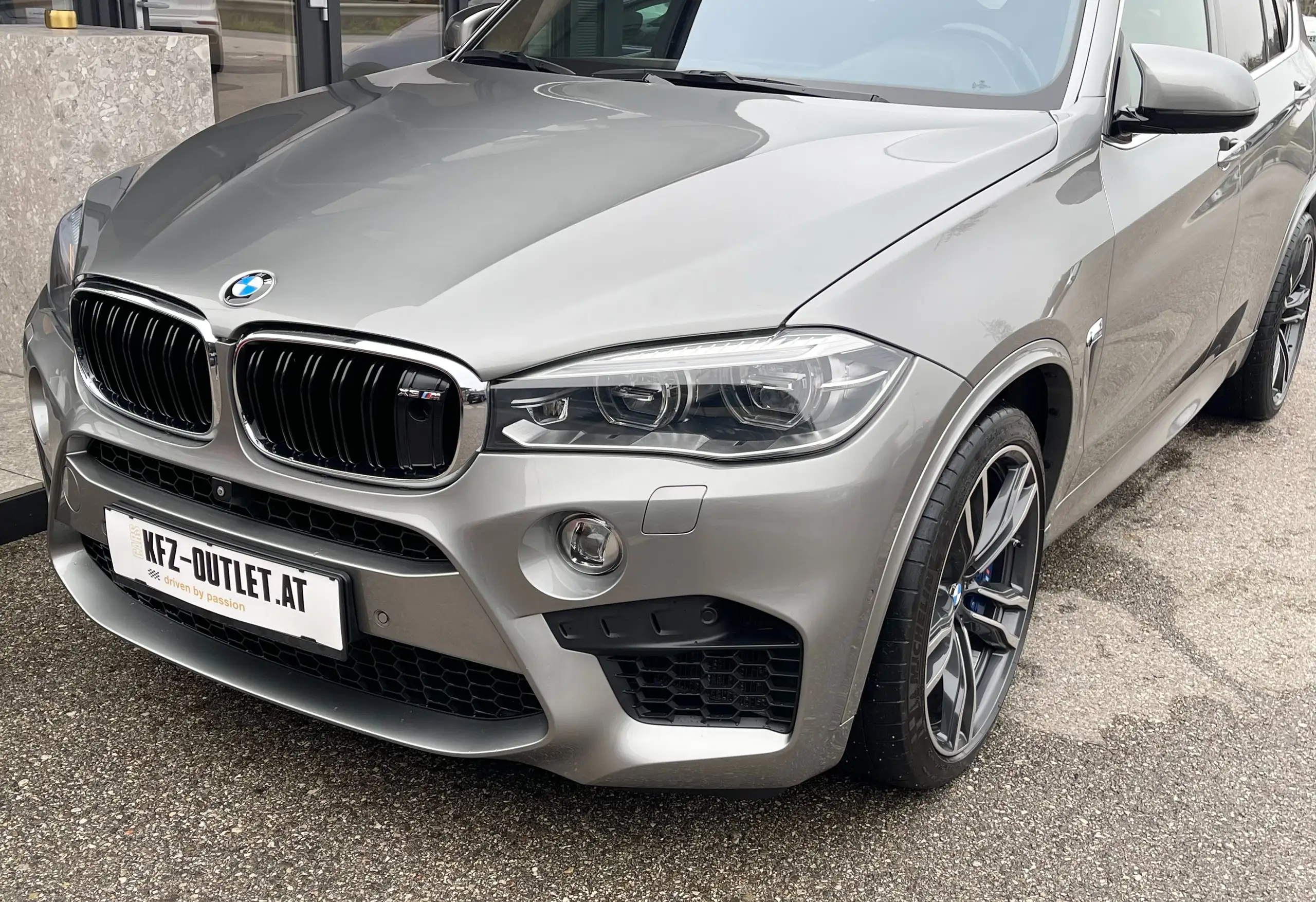 BMW - X5 M