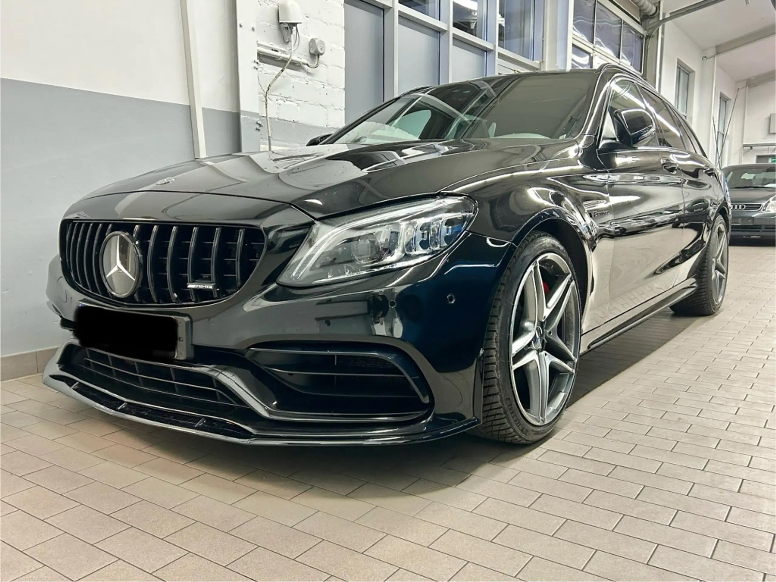 Mercedes-Benz - C 63 AMG