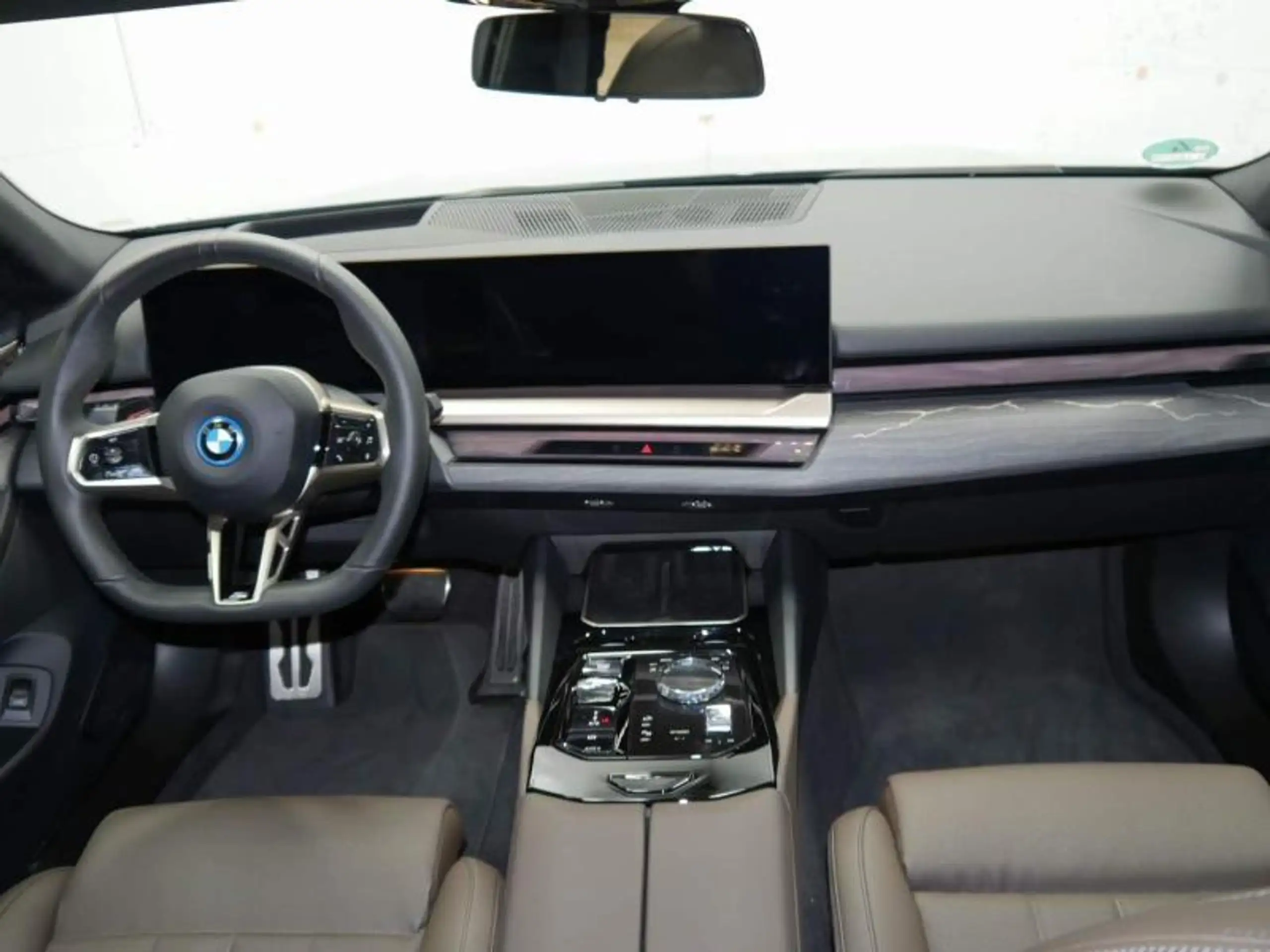 BMW - 518