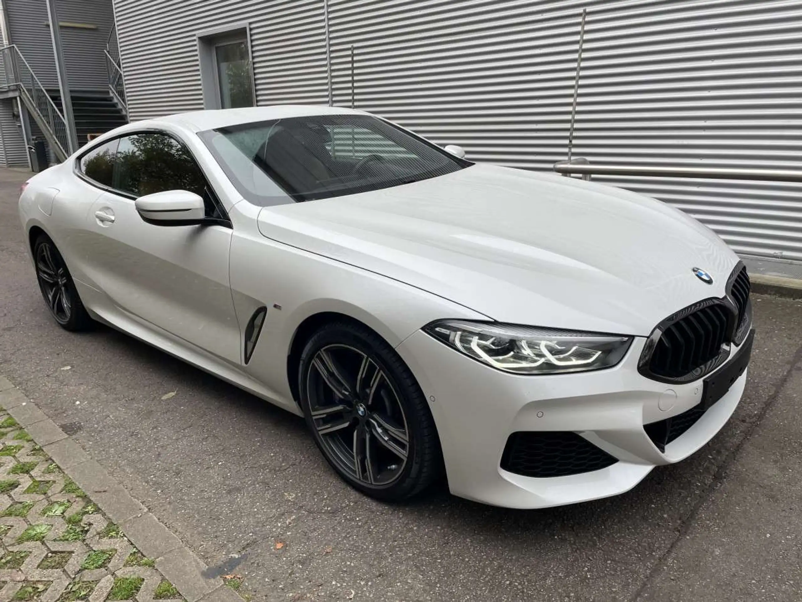 BMW - 840