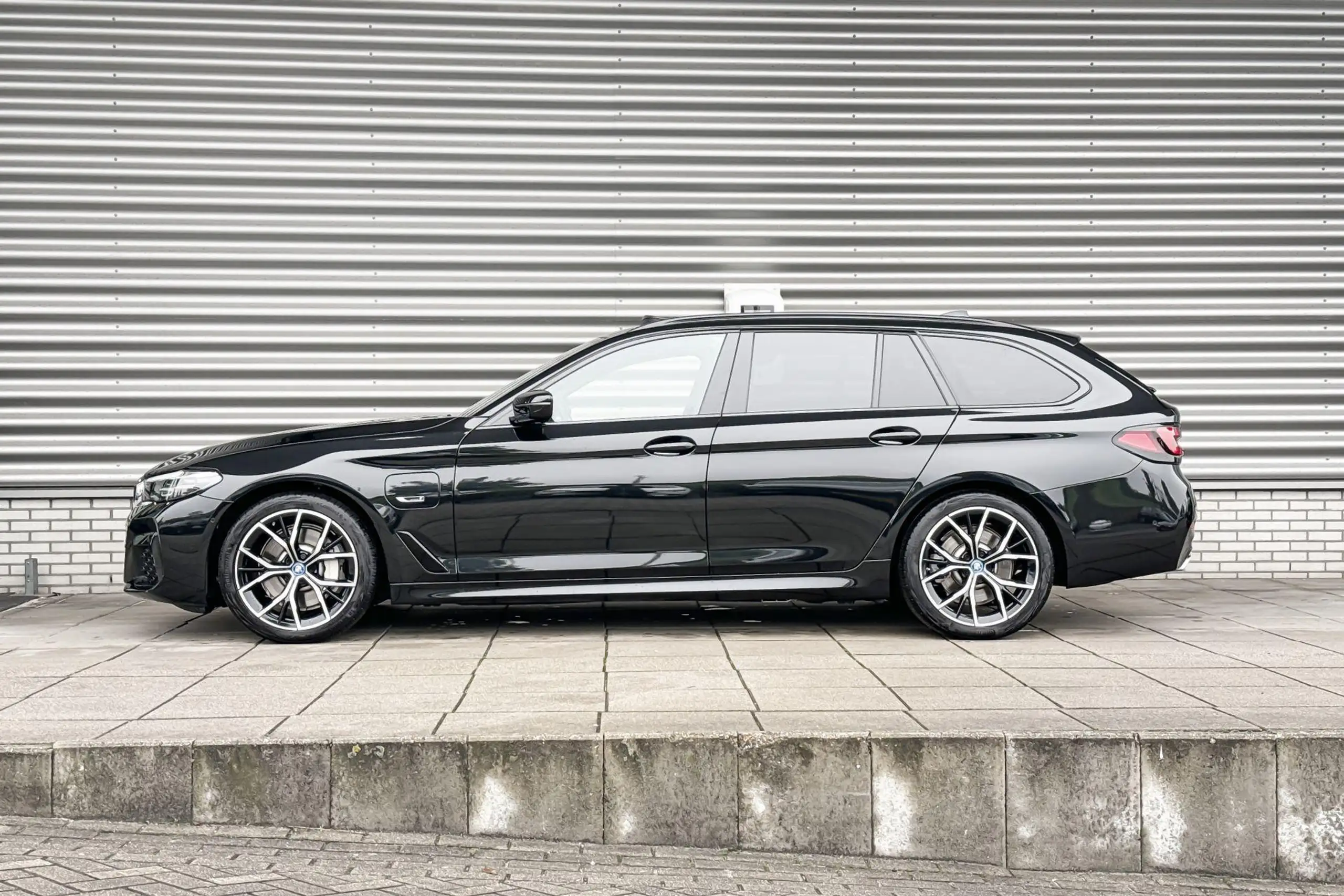 BMW - 530