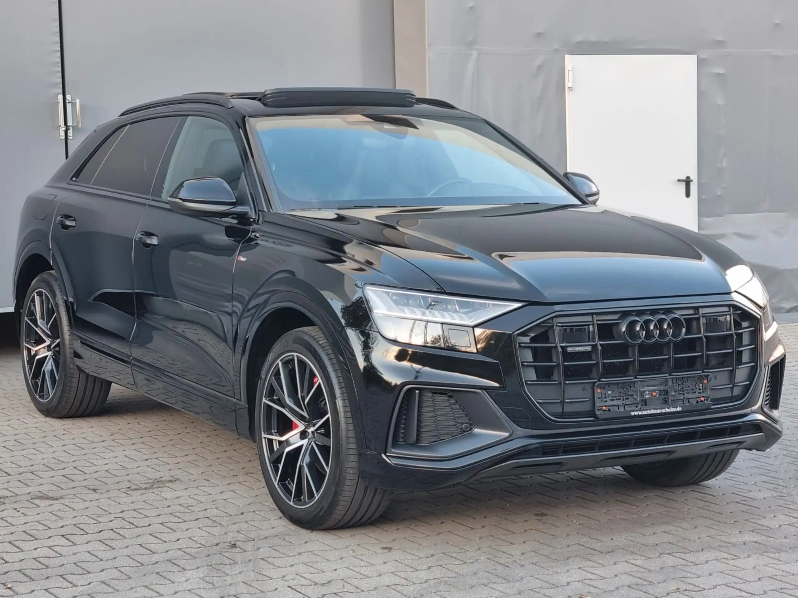 Audi - Q8