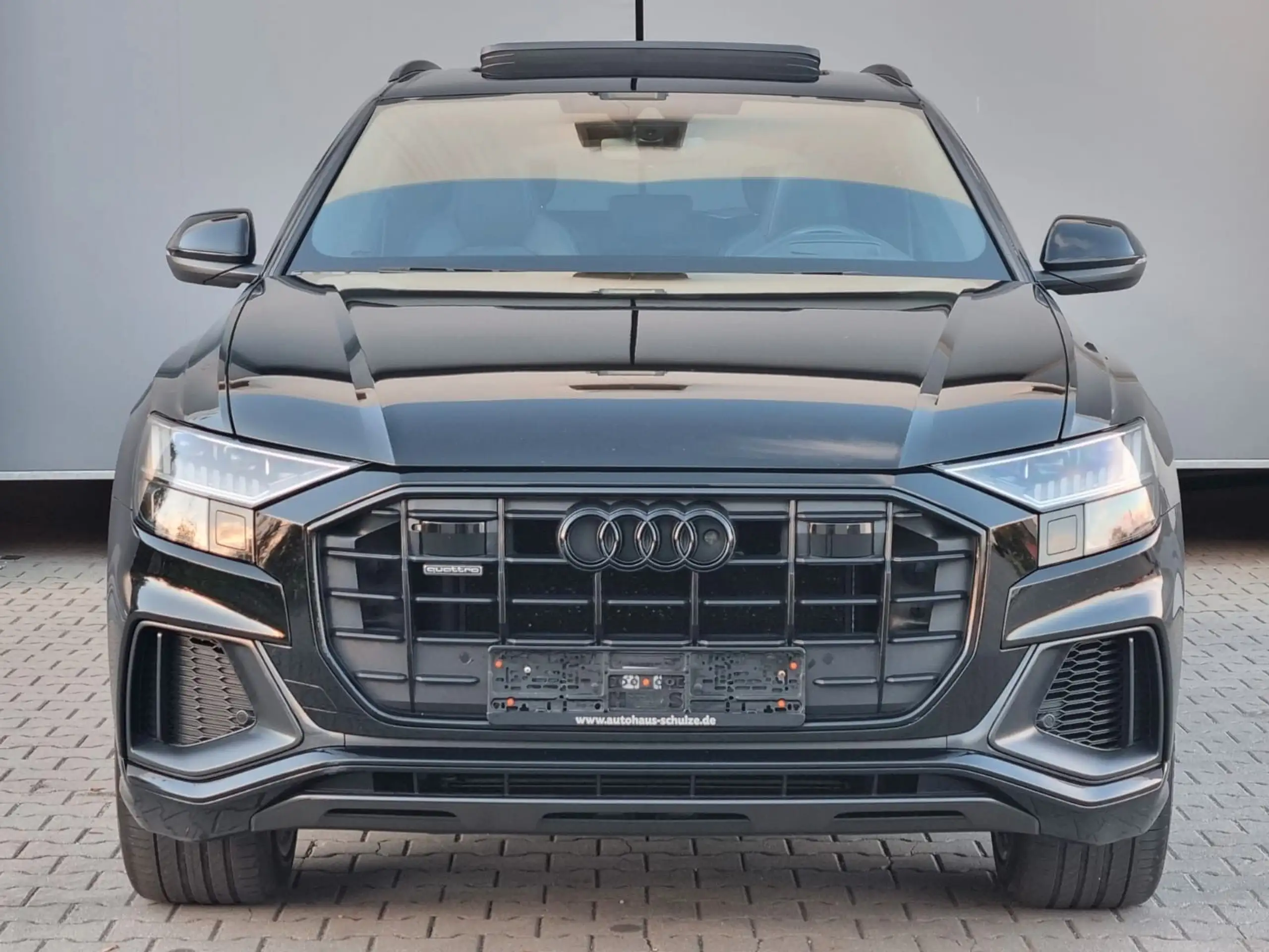 Audi - Q8