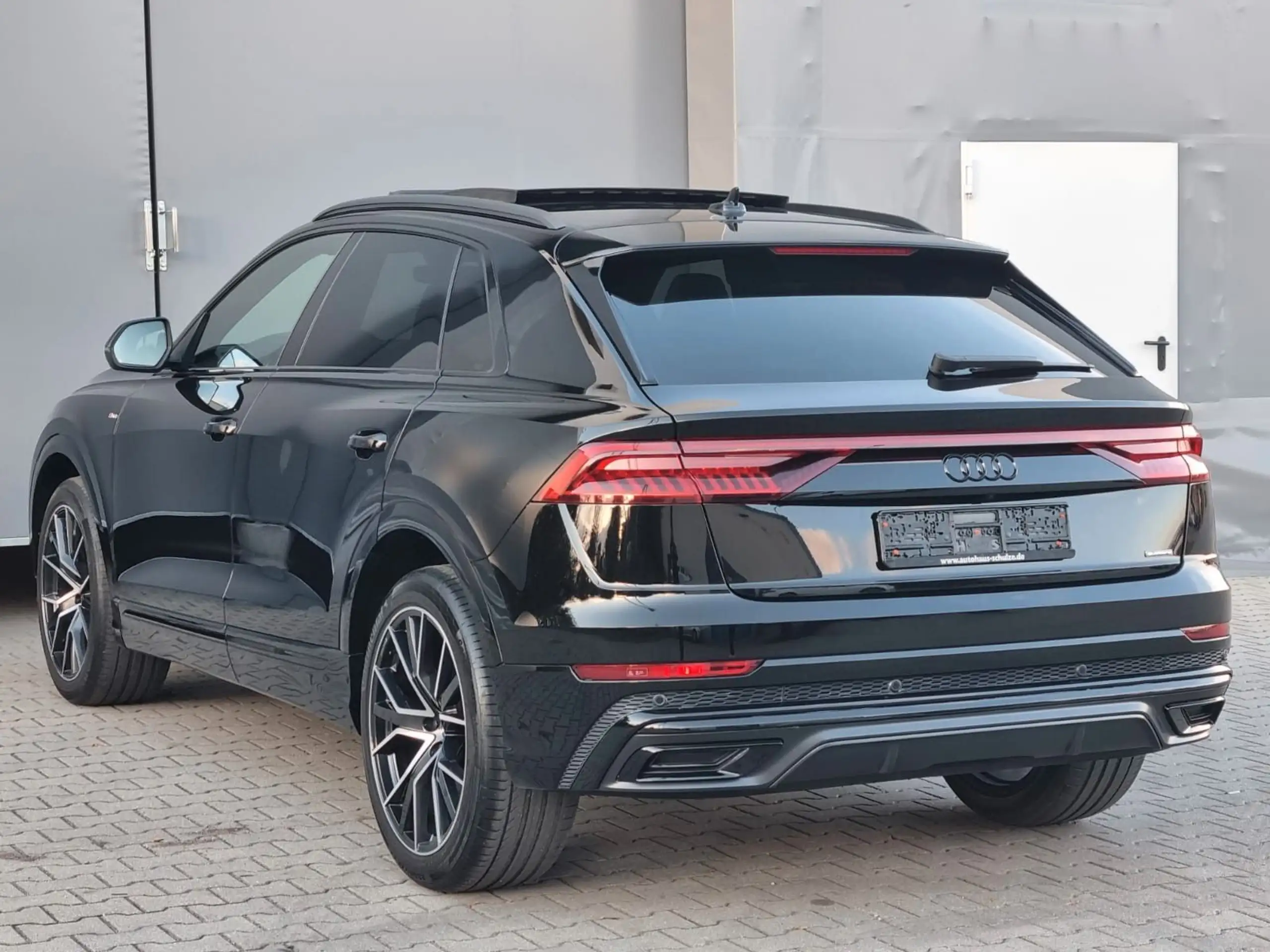 Audi - Q8