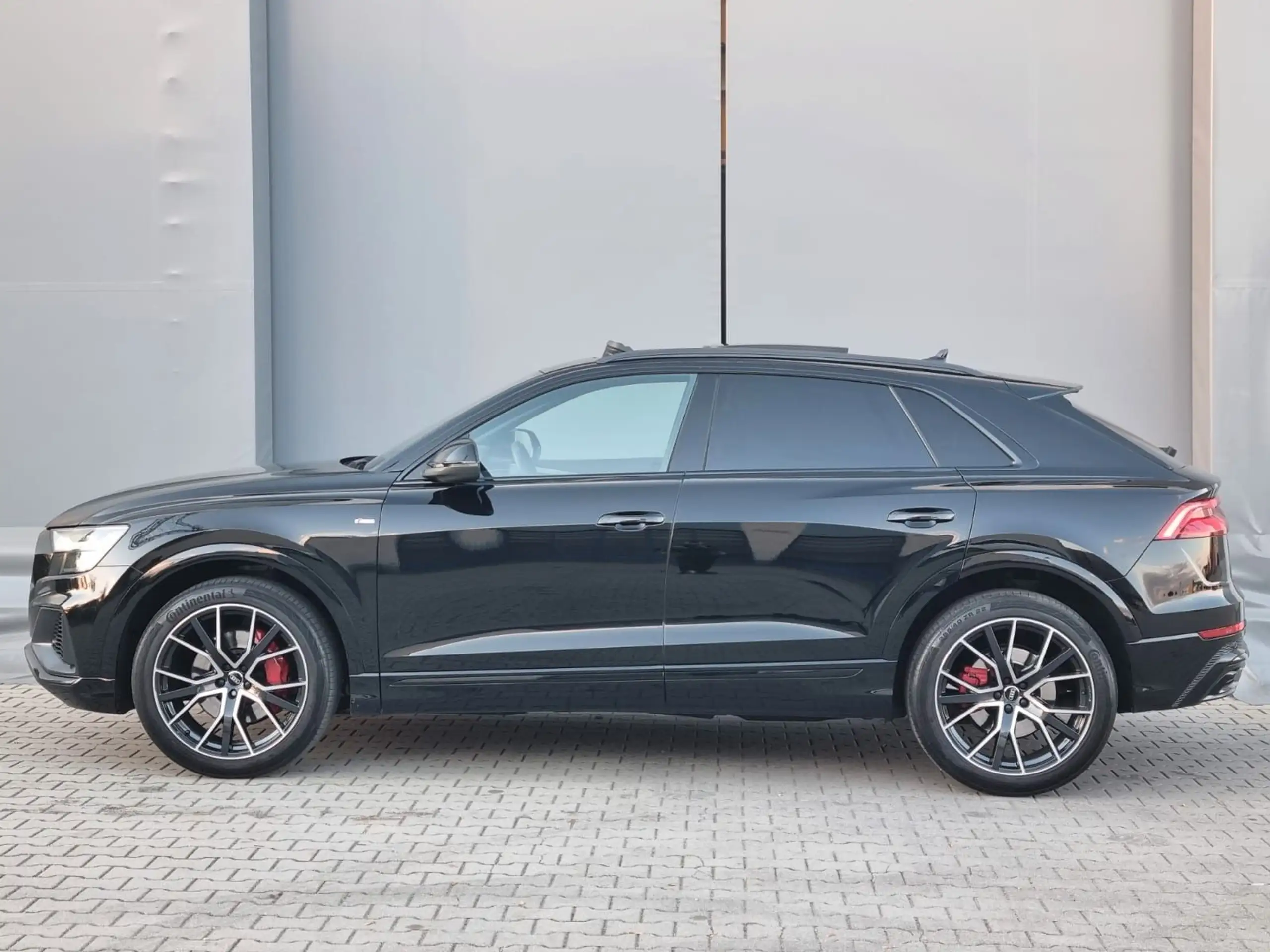 Audi - Q8