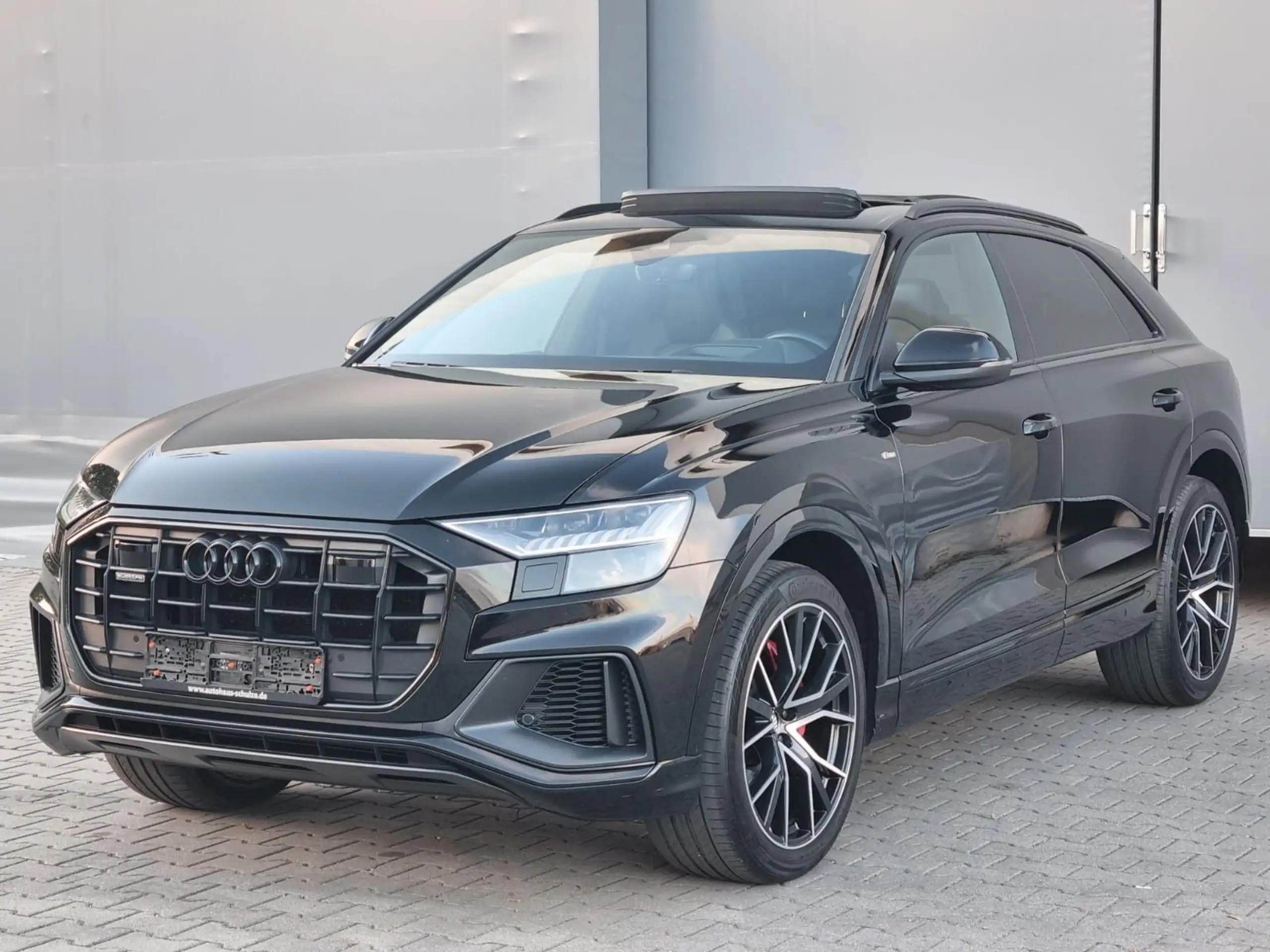 Audi - Q8