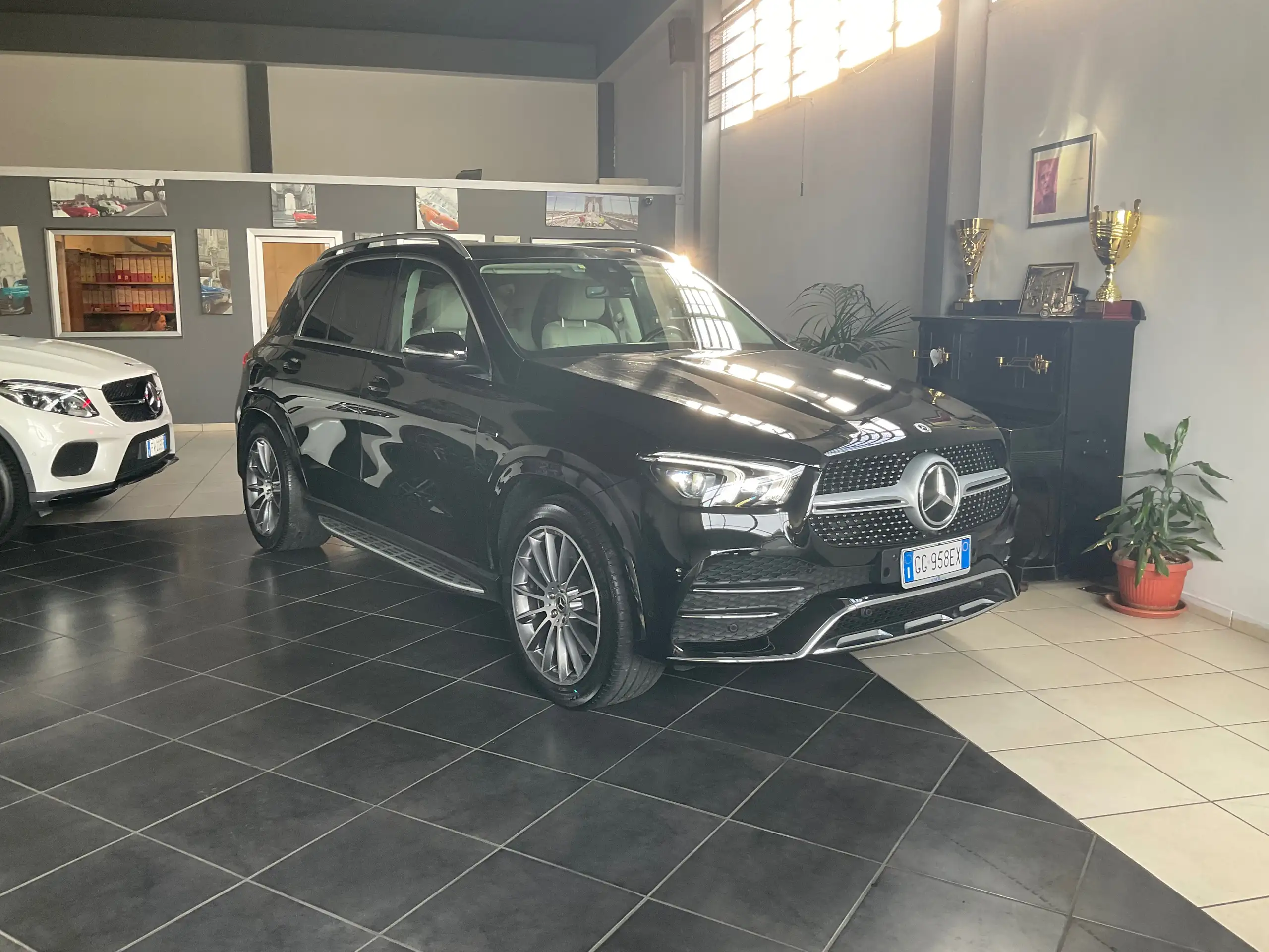 Mercedes-Benz - GLE 350