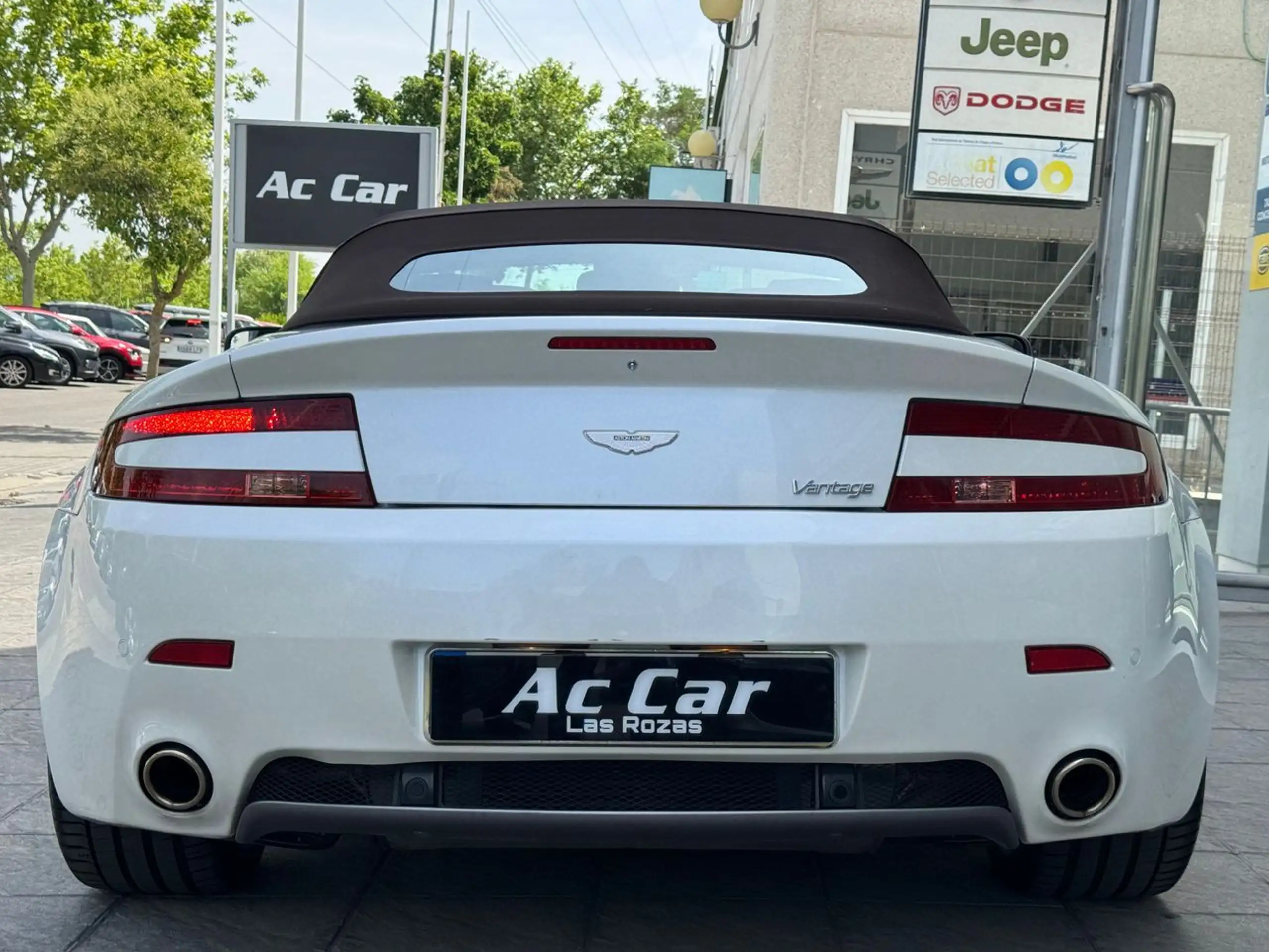 Aston Martin - Vantage