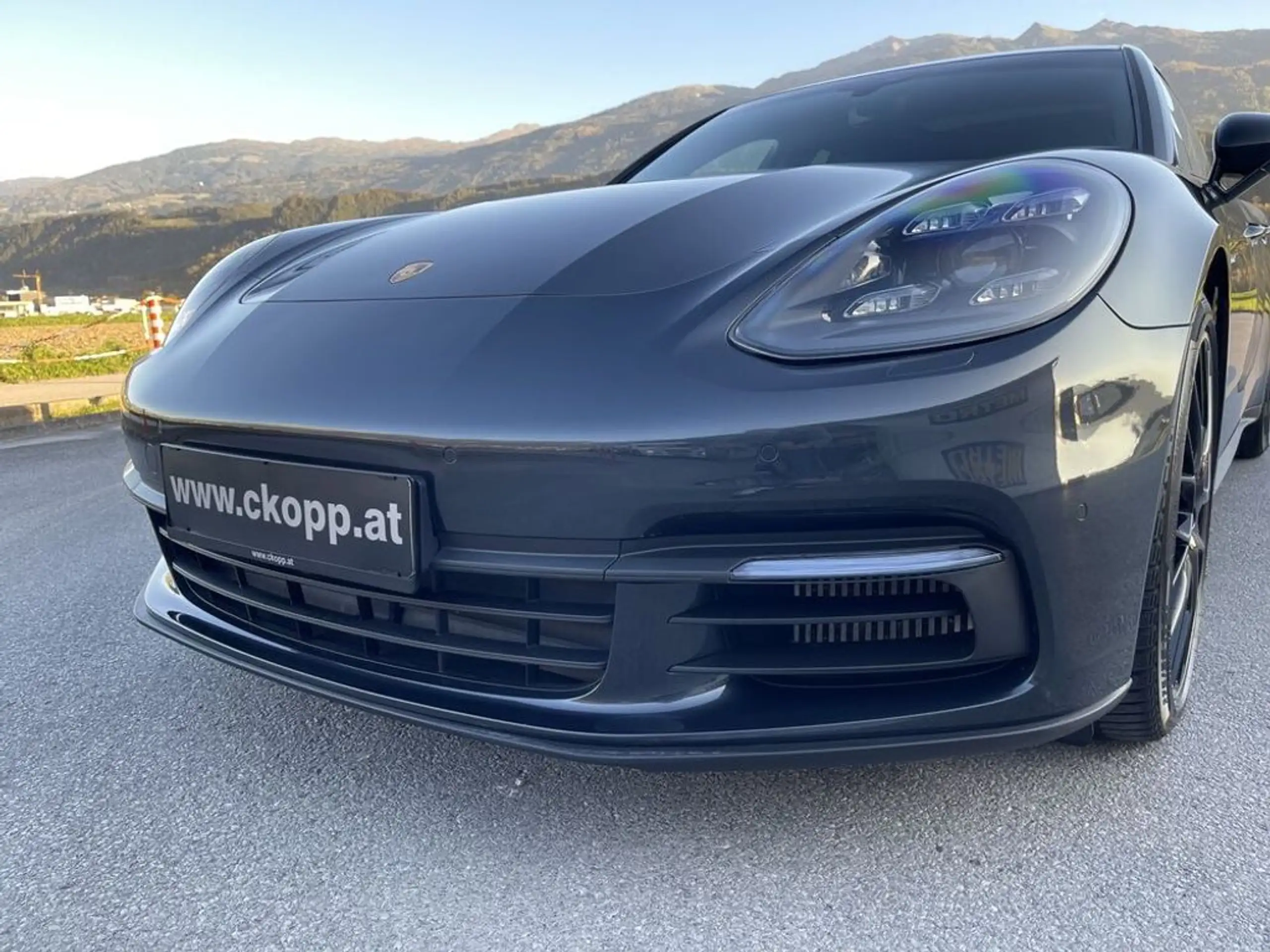 Porsche - Panamera