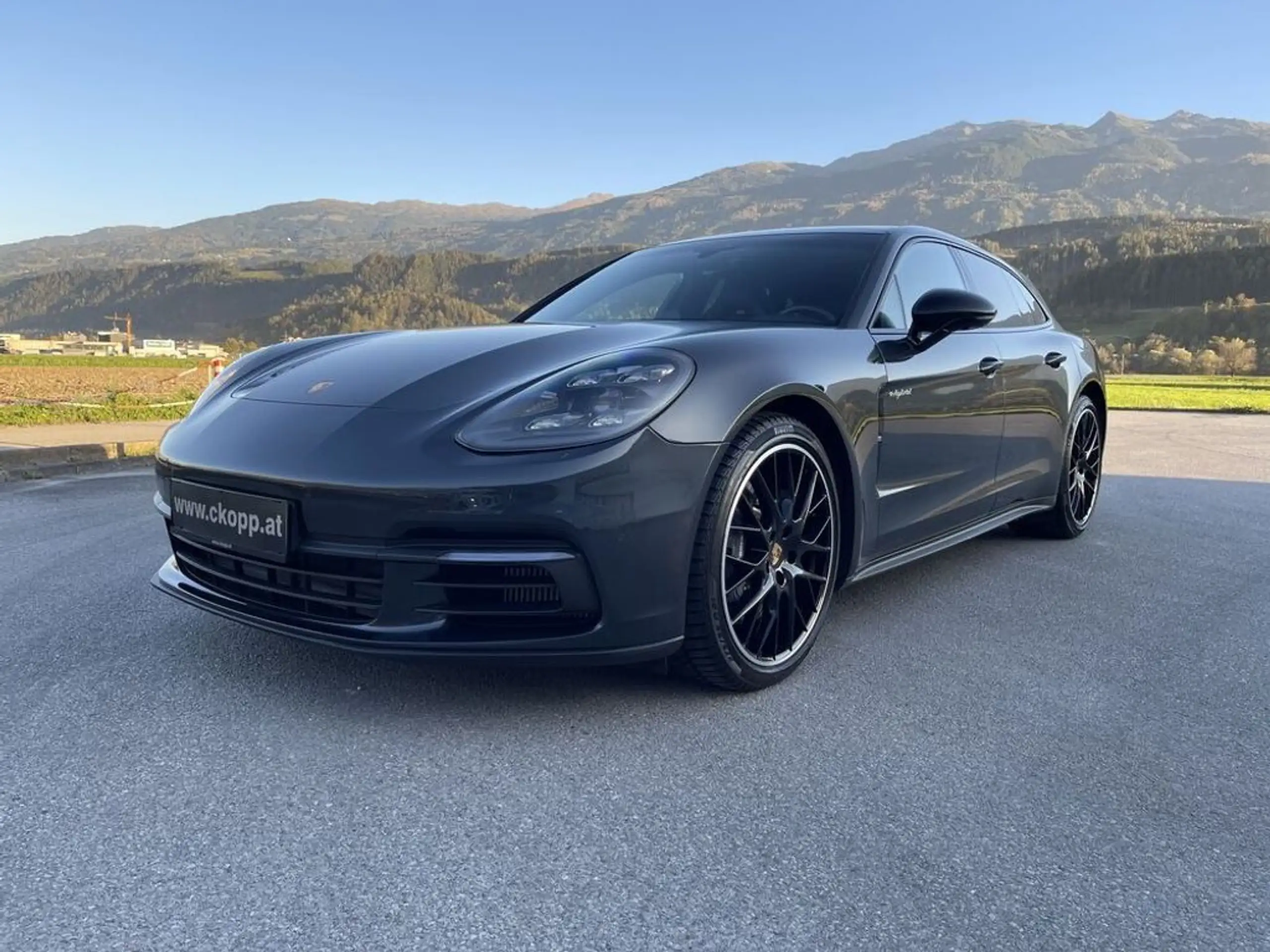 Porsche - Panamera