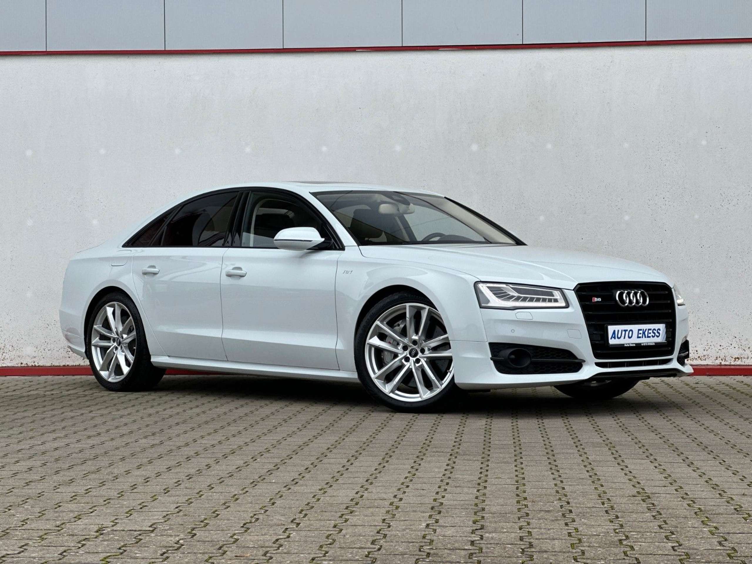 Audi - S8